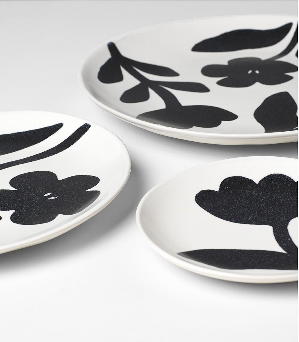 Broste Copenhagen Διακοσμητικός Δίσκος Πιάτο Βουτύρου Flora Ζωγραφισμένο Στο Χέρι Stoneware Άσπρο-Μαύρο Ø15 x H2 cm Broste Copenhagen