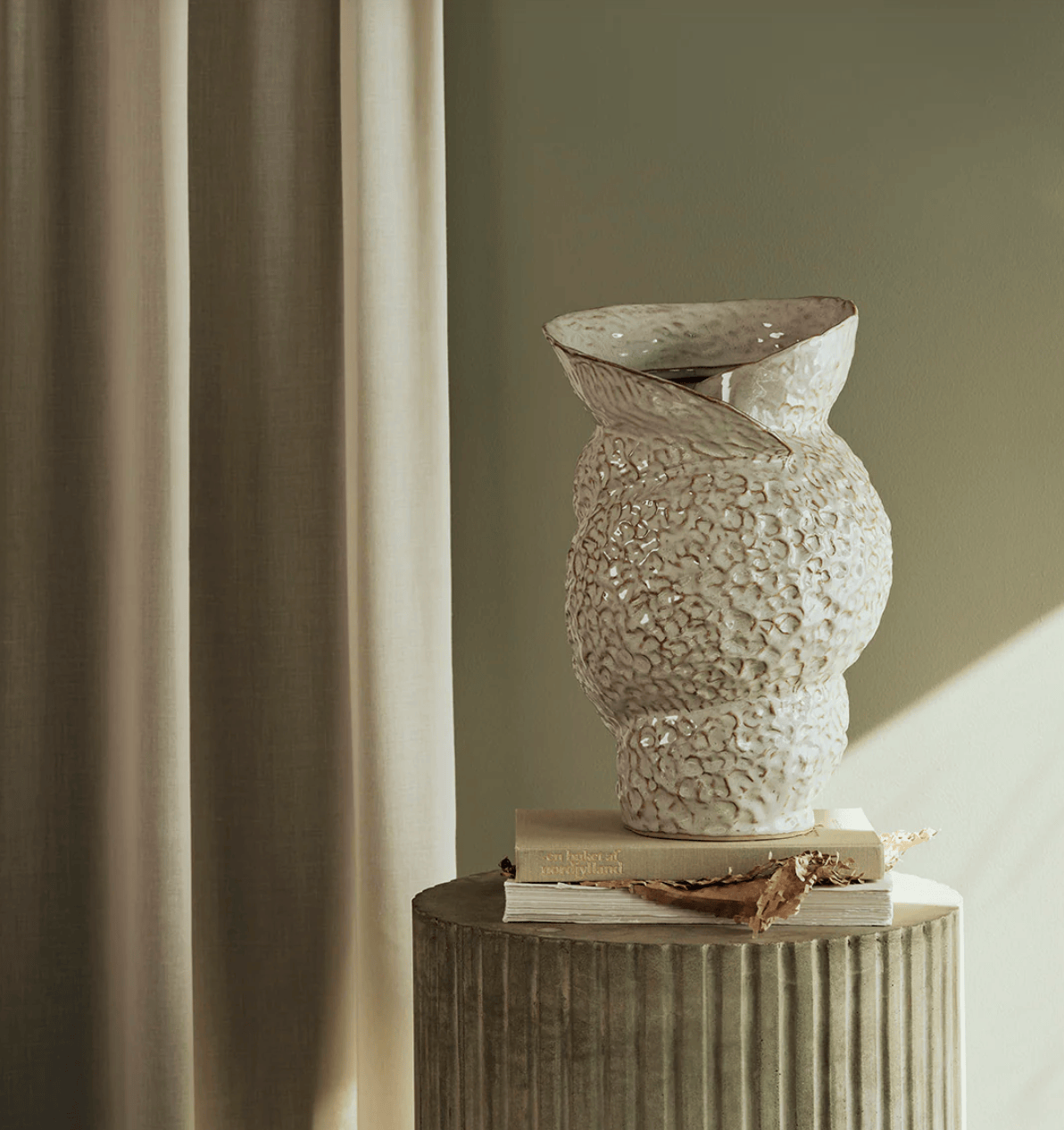Διακοσμητικό Βάζο Shelly Κρεμ Λευκό Stoneware, reactive glaze Ø25 x H38 cm BROSTE COPENHAGEN