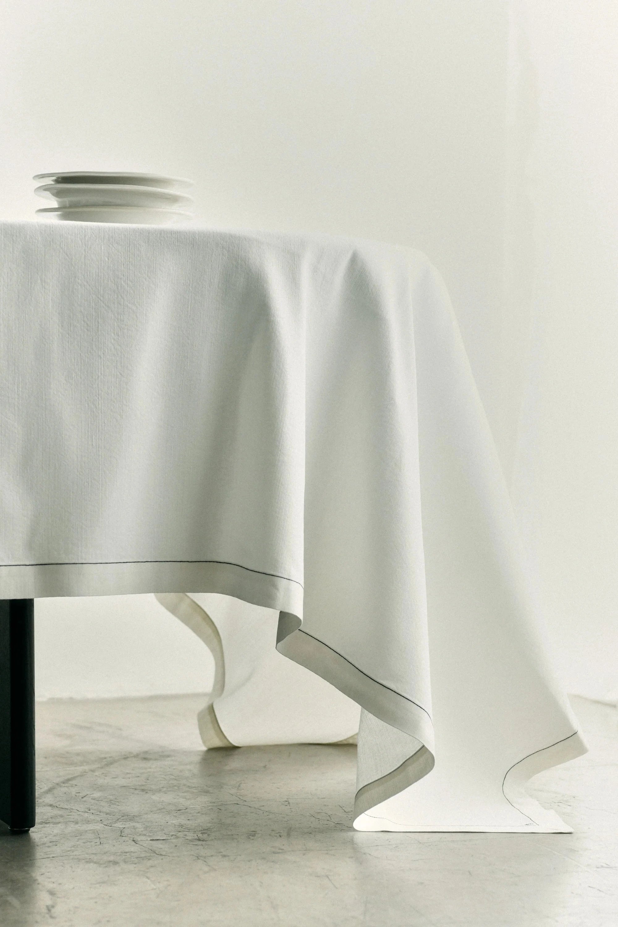 Τραπεζομάντηλο SR 01 Λινό / Με Κέντημα 320 x 180 cm LOUISE ROE