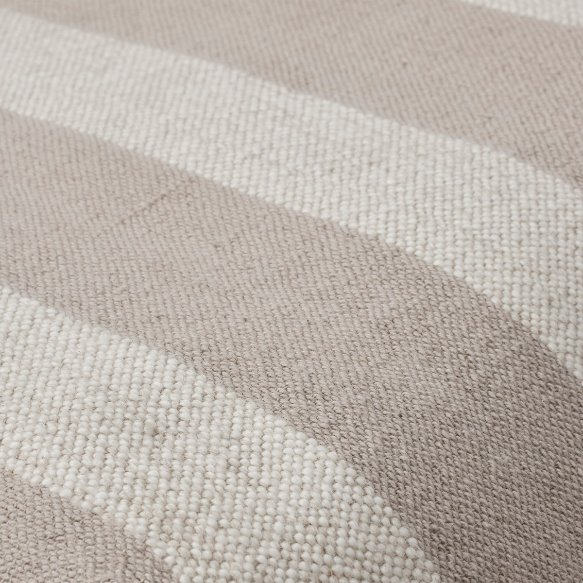 Πουφ Sigrid Ριγέ Μπεζ/ Off White 75% Βαμβάκι/ 25% Λινό W50 x D50 x H38cm Broste Copenhagen