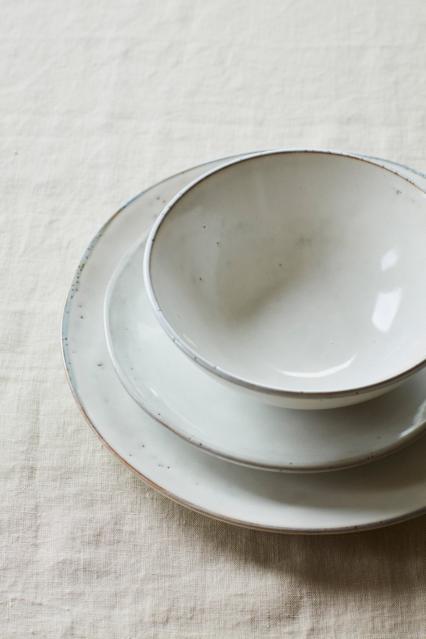 Broste Copenhagen Dinner set Dinner Nordic Σετ Κεραμικών Πιάτων 4 ατόμων (12τεμ.) Sand Υπόλευκο Ø20xH2,2cm/Ø26 x H2,5 cm/Ø17 x H6 cm Broste Copenhagen