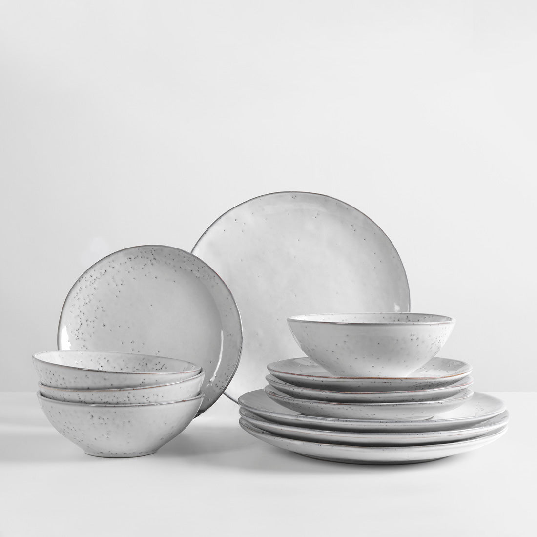 Broste Copenhagen Dinner set Dinner Nordic Σετ Κεραμικών Πιάτων 4 ατόμων (12τεμ.) Sand Υπόλευκο Ø20xH2,2cm/Ø26 x H2,5 cm/Ø17 x H6 cm Broste Copenhagen