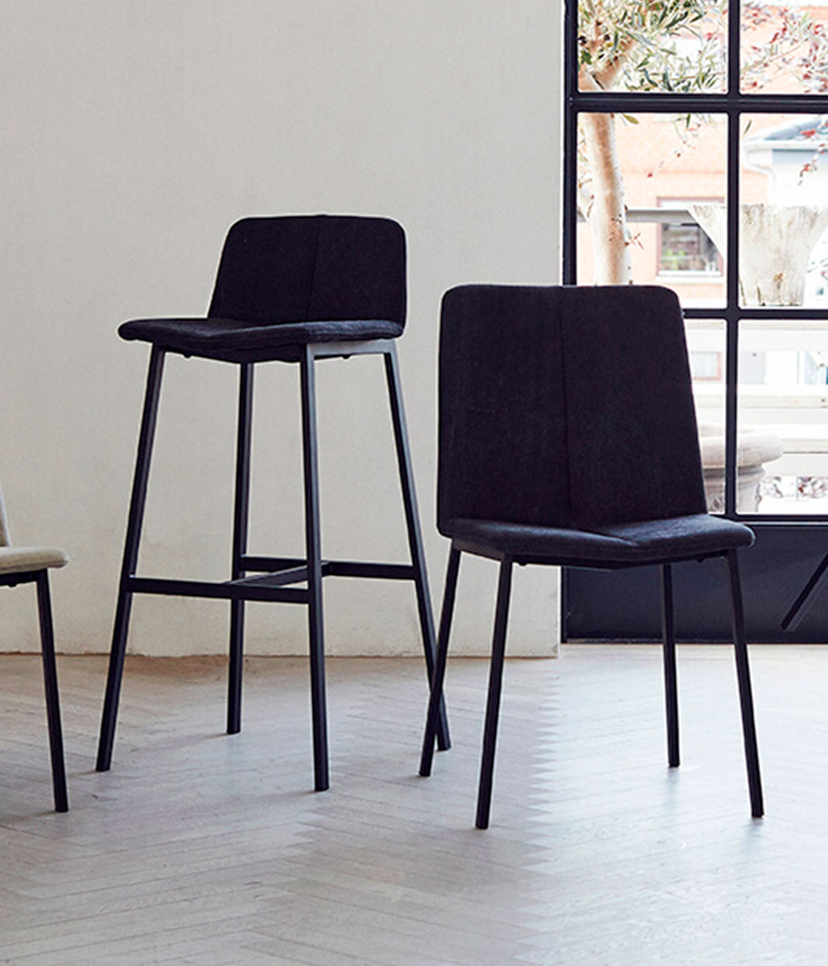 MUUBS Καρέκλα Καρέκλα Τραπεζαρίας Chamfer Ύφασμα/Μέταλλό Μαύρο/Ανθρακί H:82xW50.5xD:46 cm MUUBS