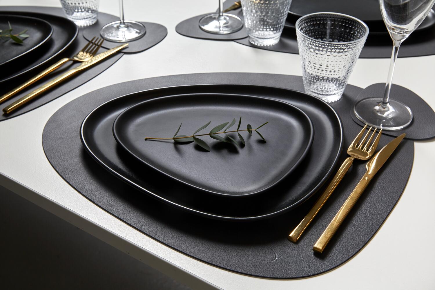 LIND DNA Σουπλά Σουπλά Dinner Mat Curve Leather Nupo / Δέρμα Ανθρακί 37x44 cm LIND DNA