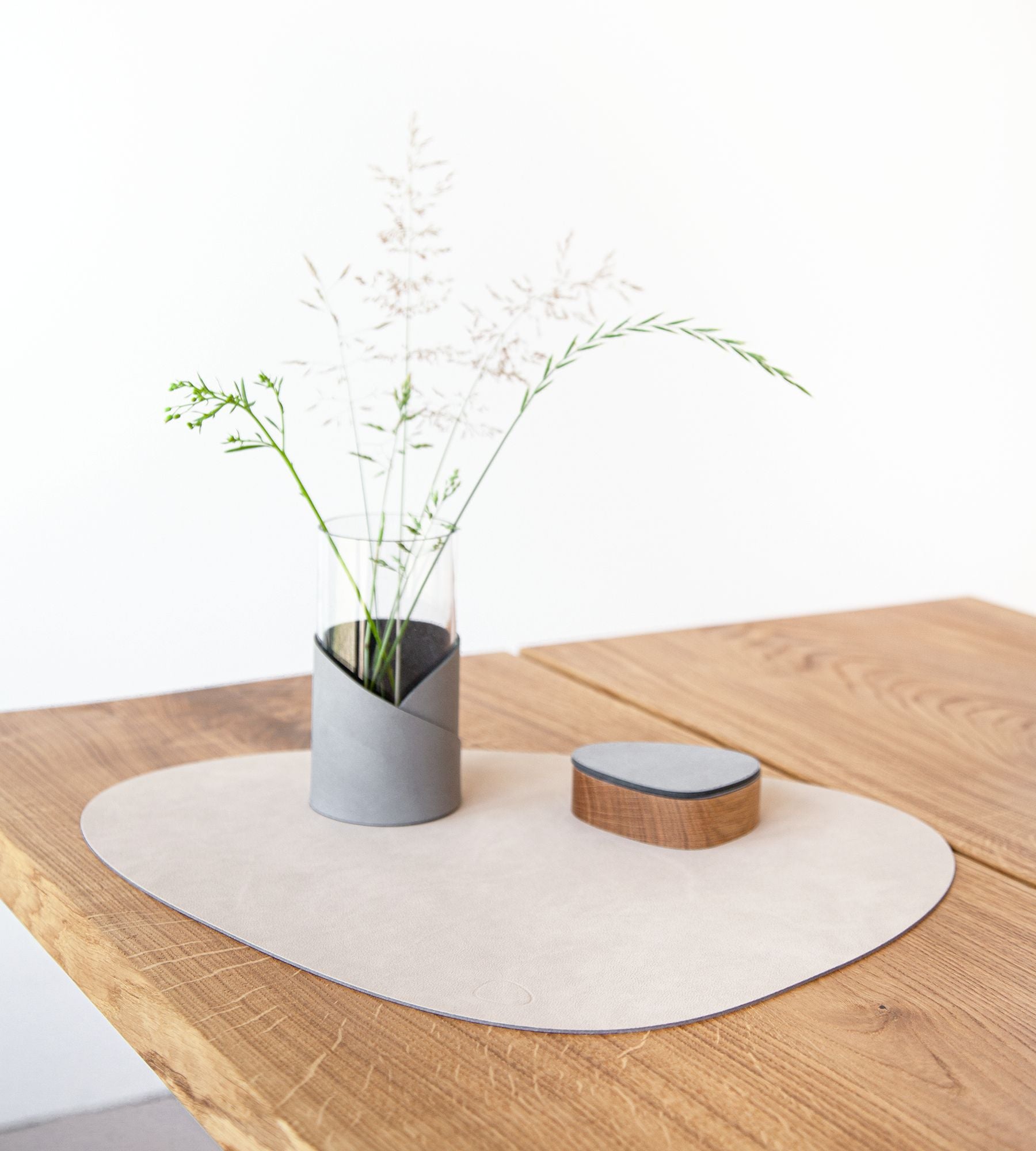 LIND DNA Σουπλά Σουπλά Dinner Mat Curve Leather Nupo / Δέρμα Μπέζ 37x44 cm OYOY