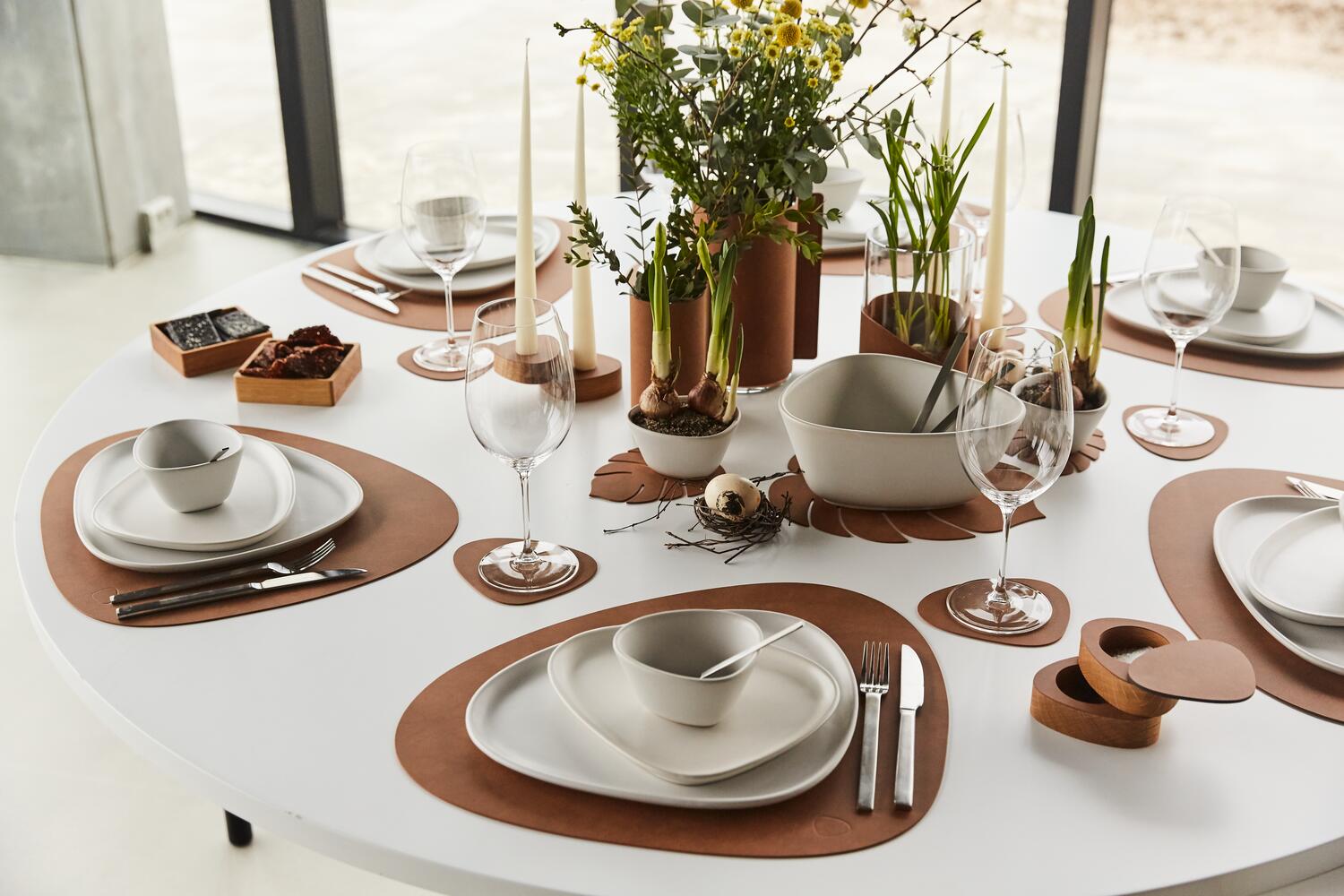 LIND DNA Σουπλά Σουπλά Dinner Mat Curve Leather Nupo / Δέρμα Καφέ 37x44 cm LIND DNA