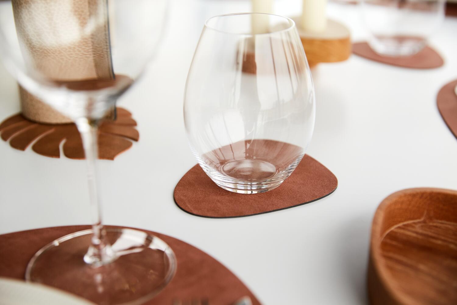 LIND DNA Σουβέρ Σουβέρ Glass Mat Curve Leather Nupo / Δέρμα Καφέ 11x13 cm LIND DNA