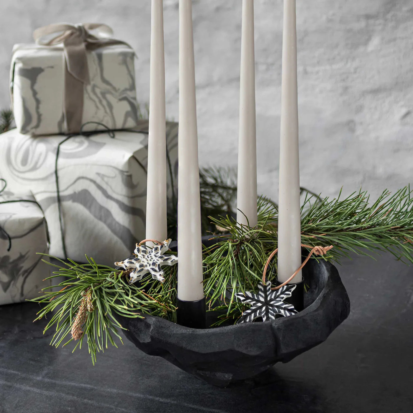 METTE DITMER Διακοσμητικό Μπολ Διακοσμητικό Μπολ Με Μεταλλικό Στεφάνι Nuki Ρητίνη Πέτρας / Μέταλλο Μαύρο Ø23 x H9,5 cm METTE DITMER