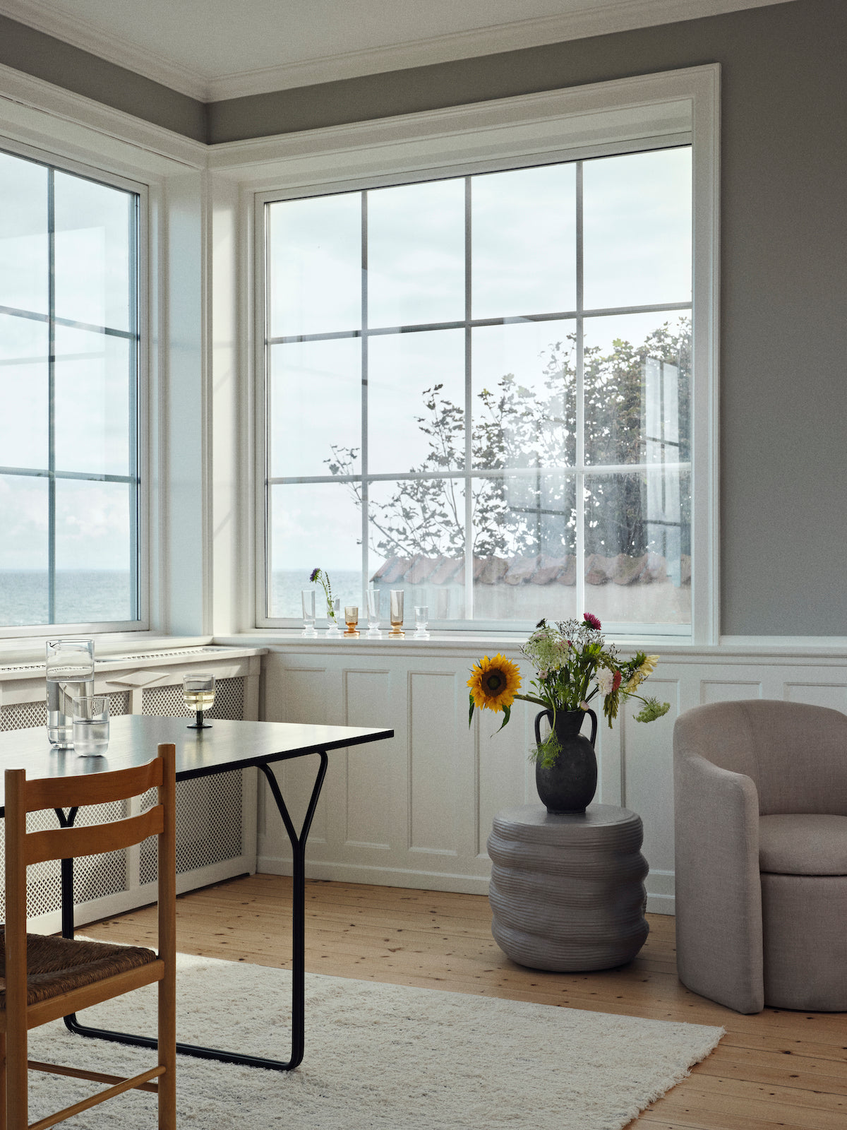 Broste Copenhagen Τραπέζι Βοηθητικό Τραπέζι Earthernware Fungi Γκρι Ø44 x H42 cm Stoneware Broste Copenhagen