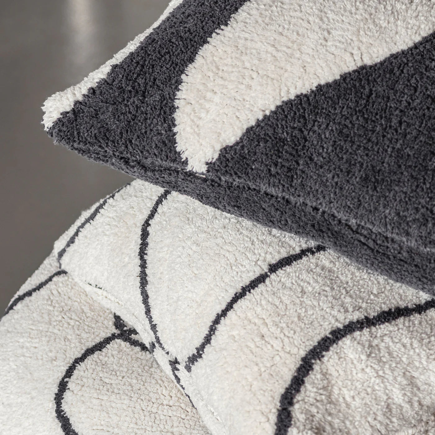 Κάλυμμα Μαξιλαριού Shadow - Off White Μαύρο Σχέδιο 100% Βαμβάκι W40 x L60 cm METTE DITMER