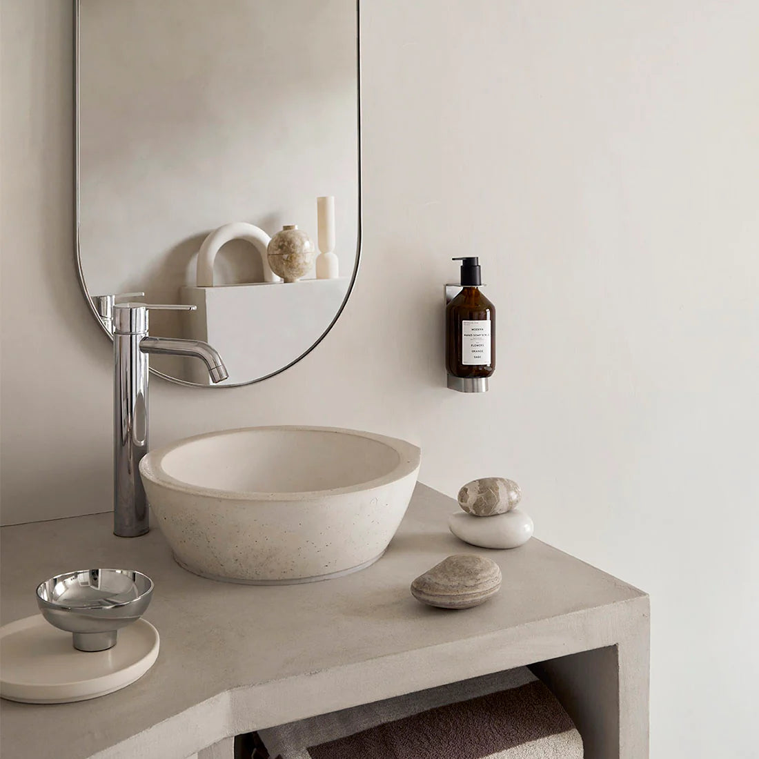 KRISTINA DAM studio Είδη Μπάνιου Βάση Για Dispenser Σαπουνιού Dowel - Βουρτσισμένο Ανοξείδωτο Ατσάλι Ασημί W5 x D7 x H17 cm KRISTIN DAM studio