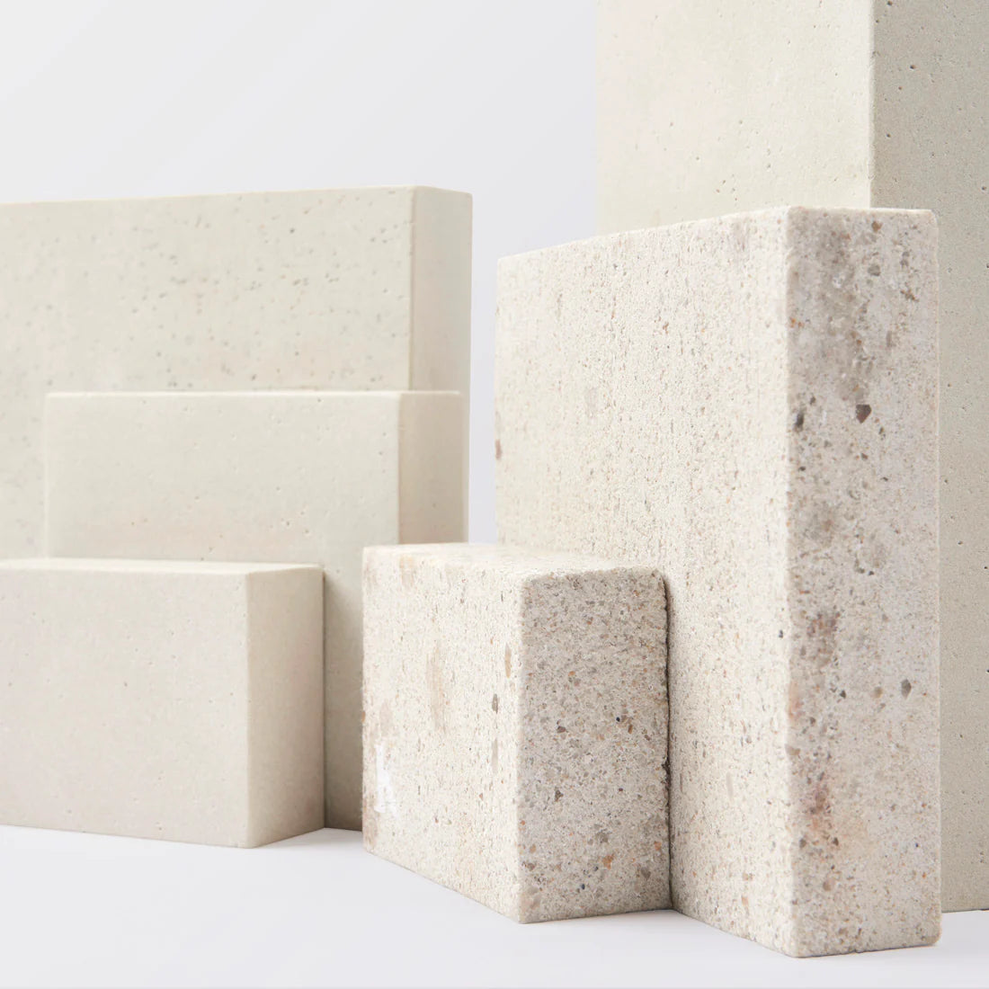 KRISTINA DAM studio Γλυπτό Γλυπτο Bookend Ψαμμίτης/Honeycomb Μάρμαρο Εκρού W18XD14.5XH20 cm KRISTINA DAM studio