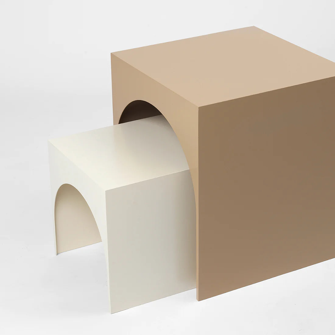 KRISTINA DAM studio Τραπέζι Βοηθητικό Τραπέζι Arch Ανοξείδωτο Ατσάλι Εκρού W60xL30xH30 cm Kristina Dam Studio
