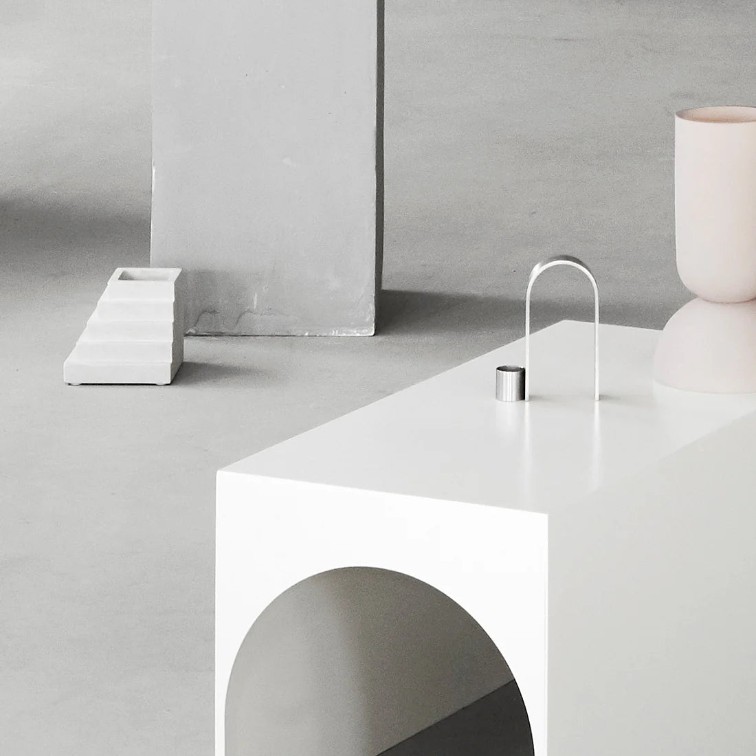 KRISTINA DAM studio Κηροπήγιο Κηροπήγιο Arch Ανοξείδωτο Ατσάλι Ασημί W8.5XD2.5XH12CM KRISTINA DAM studio