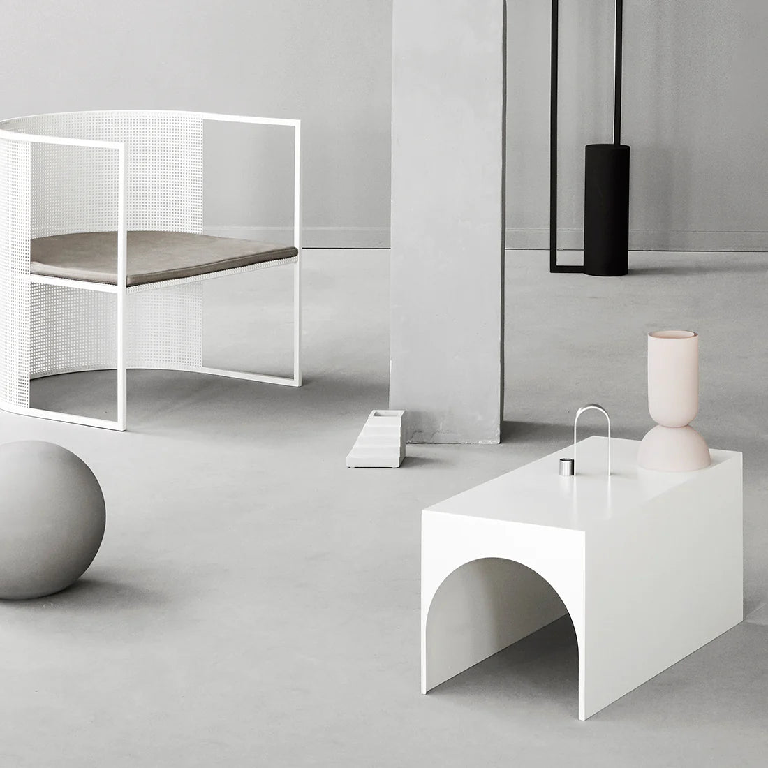 KRISTINA DAM studio Τραπέζι Βοηθητικό Τραπέζι Arch Ανοξείδωτο Ατσάλι Εκρού W60xL30xH30 cm Kristina Dam Studio