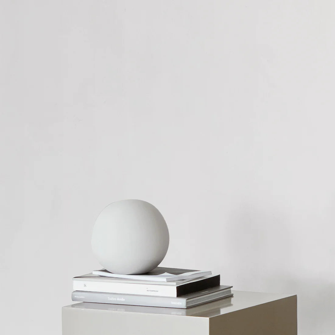 KRISTINA DAM studio Γλυπτό Γλυπτο Globe Small Υπόλευκο Ø18XH17CM KRISTINA DAM studio