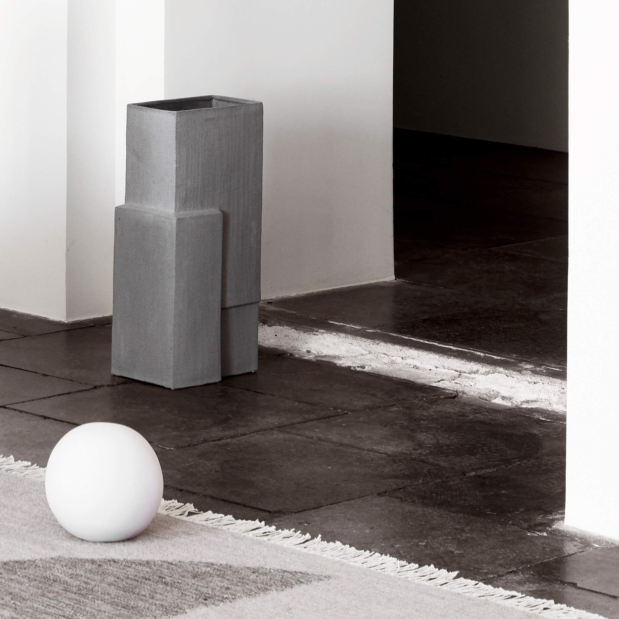KRISTINA DAM studio Γλυπτό Γλυπτο Globe Small Υπόλευκο Ø18XH17CM KRISTINA DAM studio