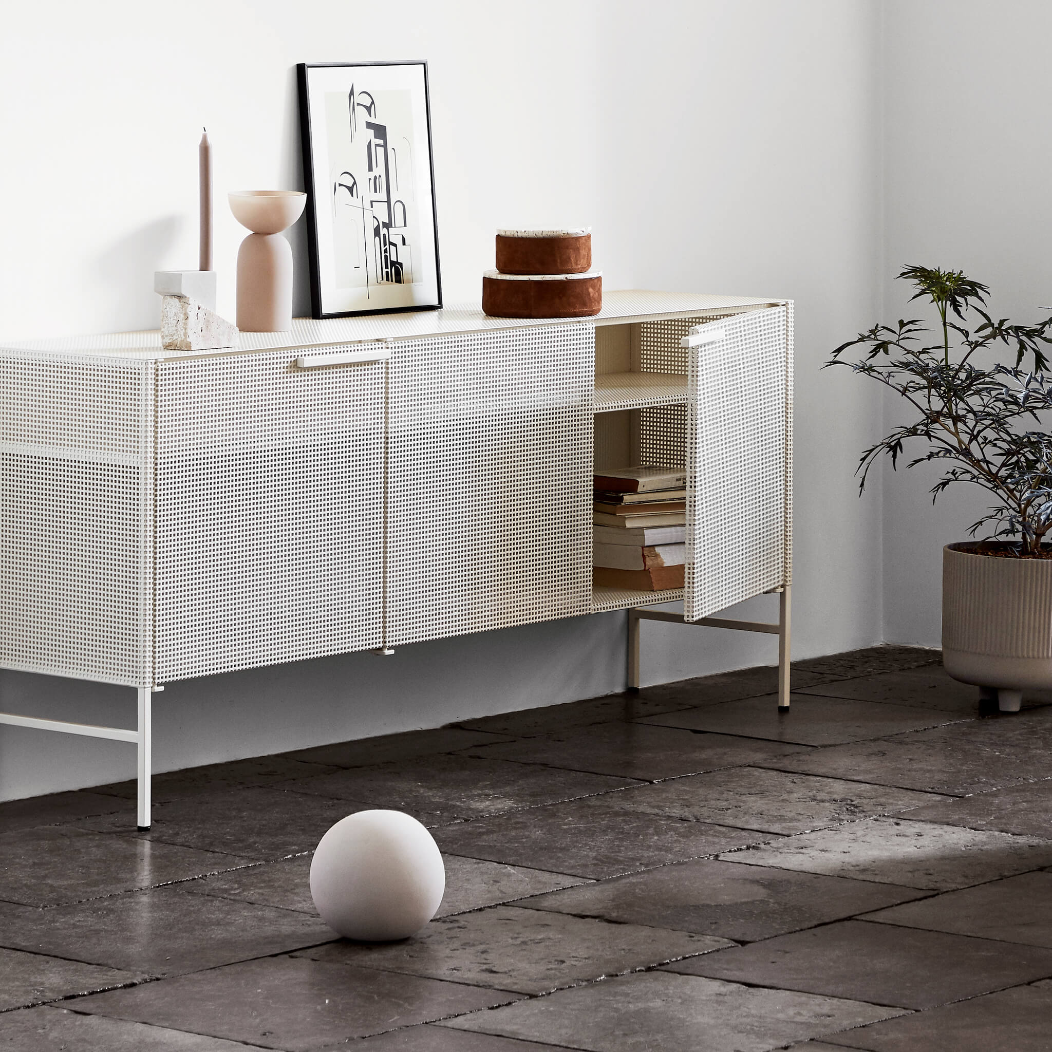 KRISTINA DAM studio Γλυπτό Γλυπτο Globe Small Υπόλευκο Ø18XH17CM KRISTINA DAM studio