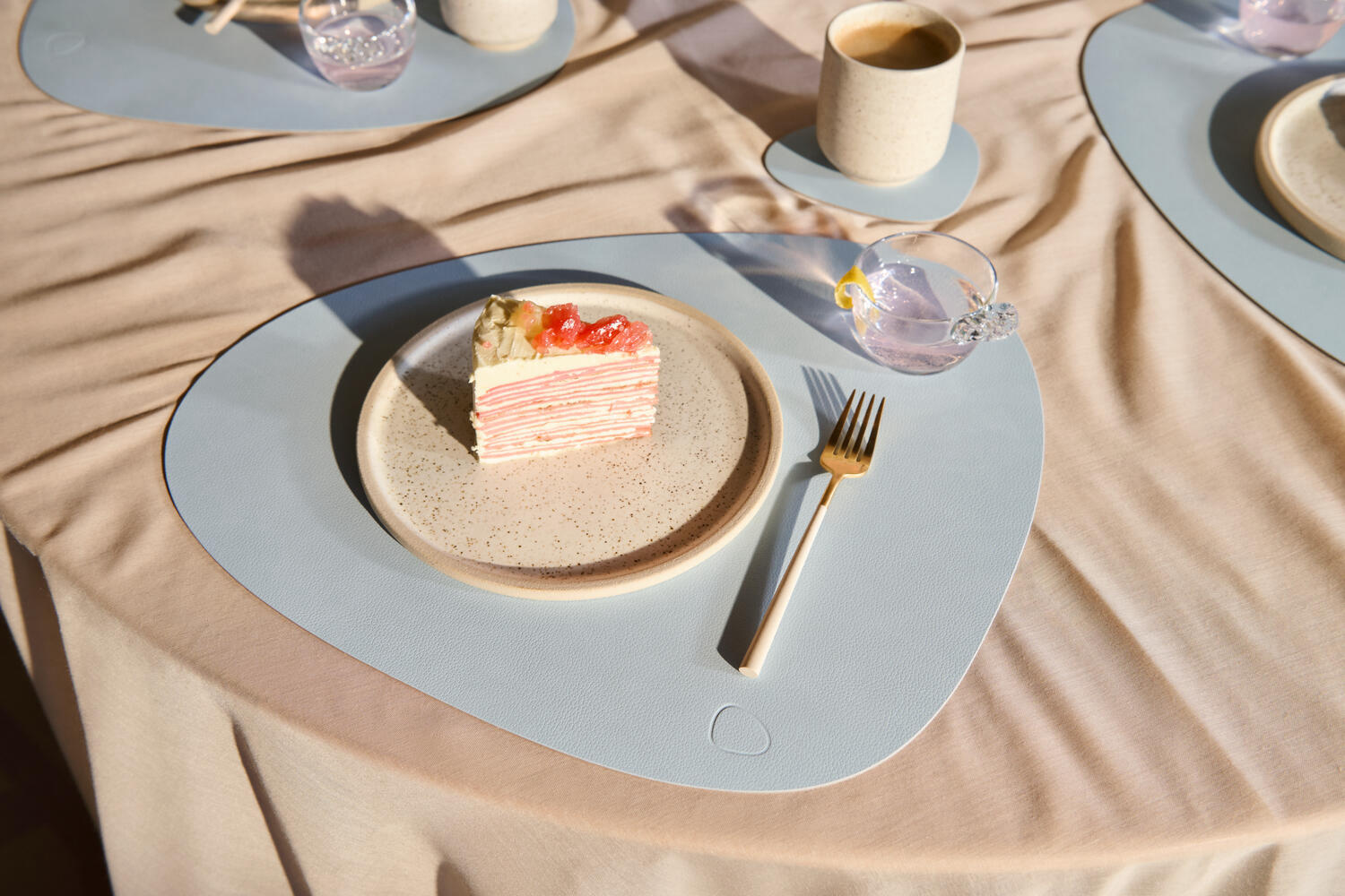 LIND DNA Σουπλά Σουπλά Dinner Mat Curve Nupo / Ανακ.Δέρμα Sky Γαλάζιο 37x44 cm LIND DNA