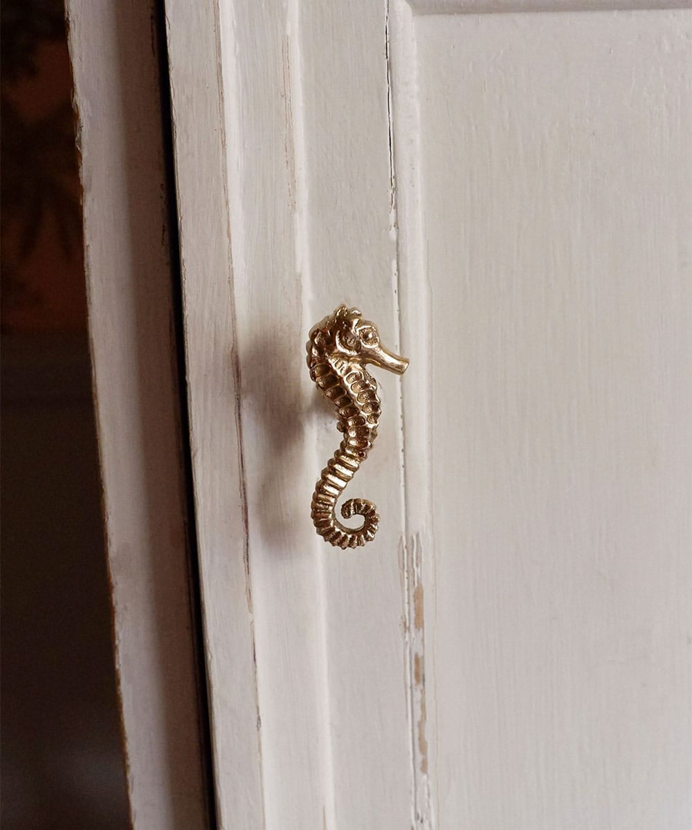 Διακοσμητικό Πόμολο Pippa Seahorse Right - Ορείχαλκος 3 x 7,5x 7 cm Doing Goods