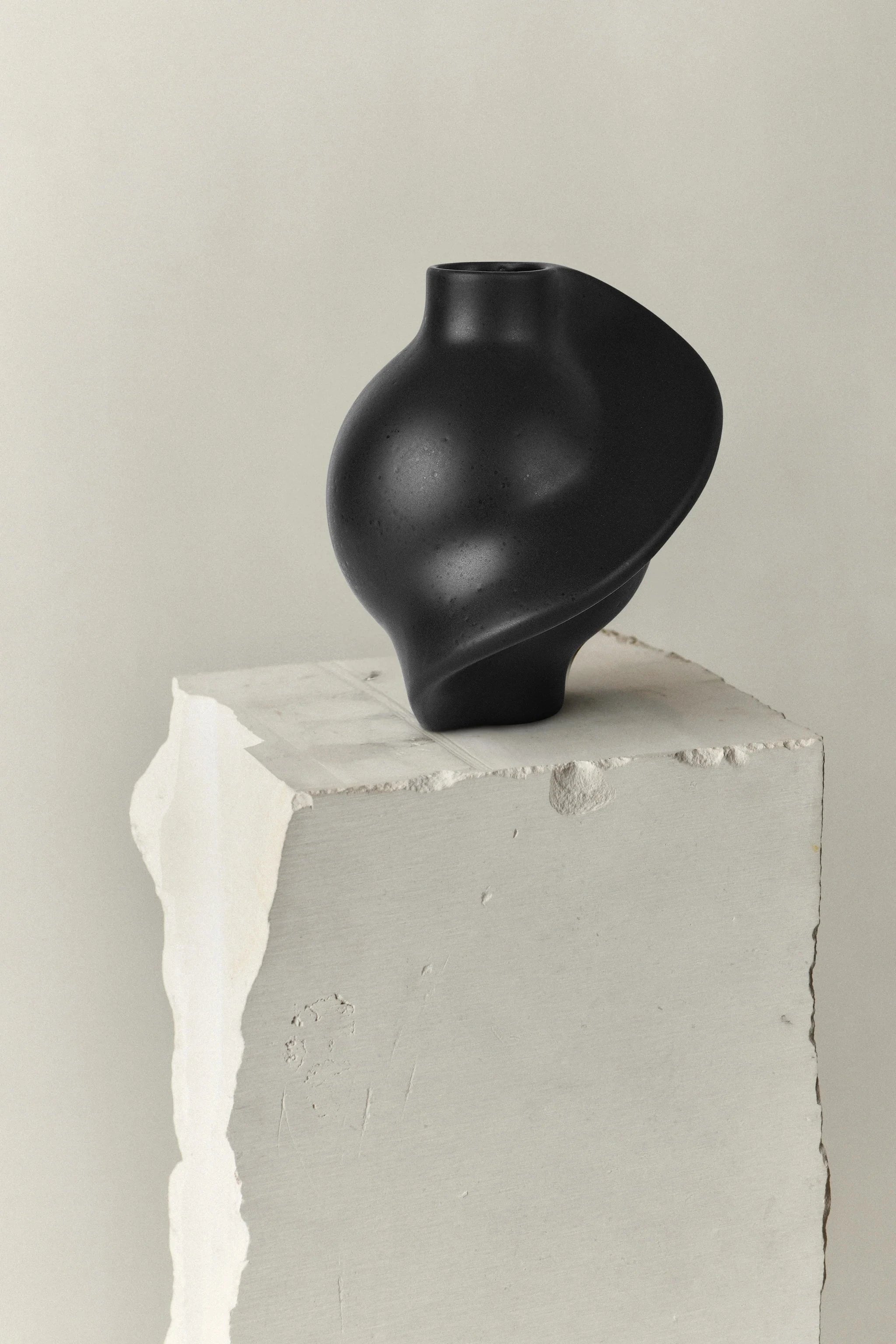 Κεραμικό Βάζο Ceramic Pirout 01 / Μαύρο Ø7-Ø21 / H22 CM LOUISE ROE