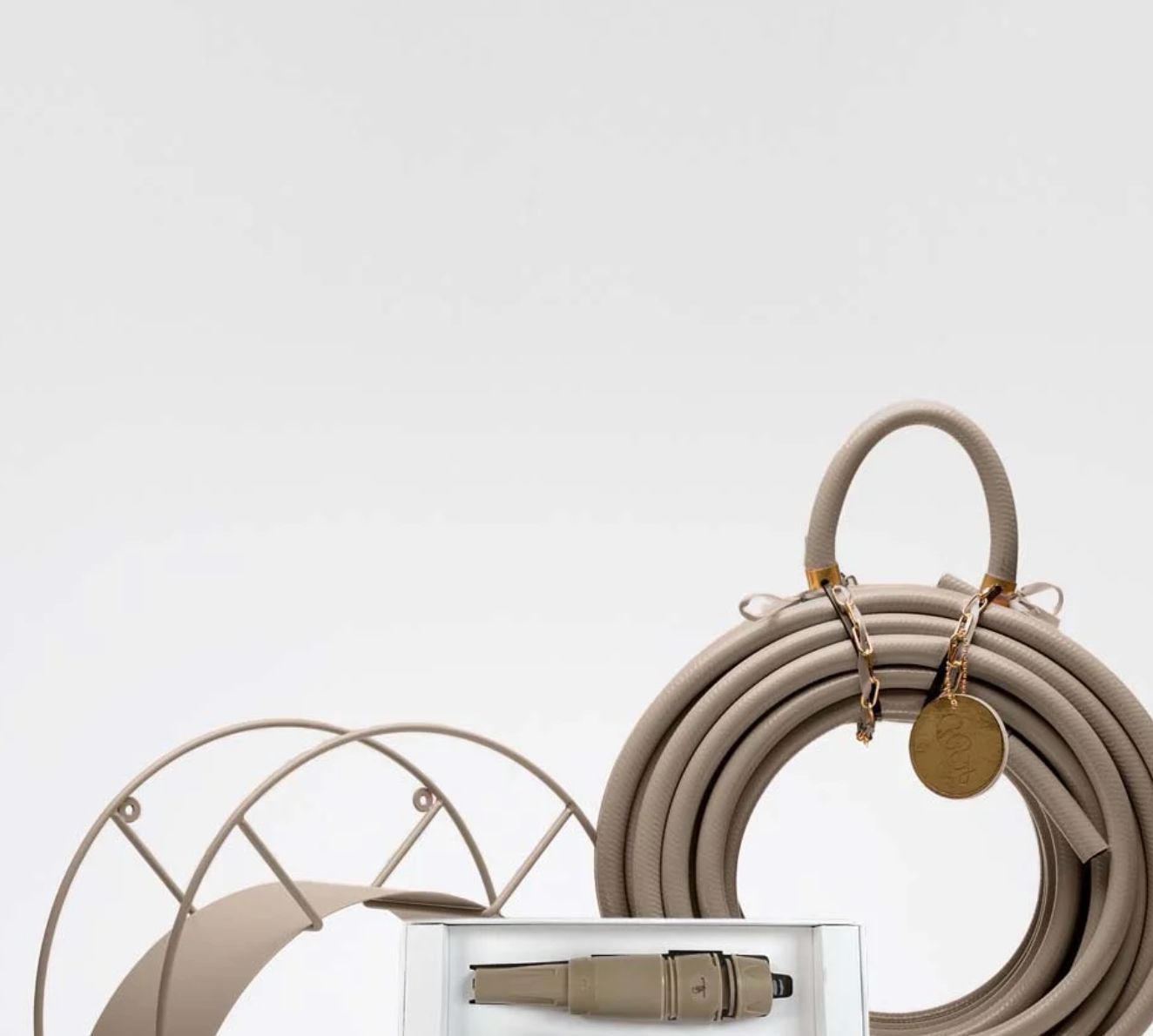 GARDEN GLORY Garden Kit Garden Glory Hose Kit Sand Μπεζ (Περιλαμβάνει Λάστιχο-Ακροφύσιο-Βάση Λάστιχου)Διάμ. Βάσ. :12x32xH24cm Μήκος Λάστ. 20m