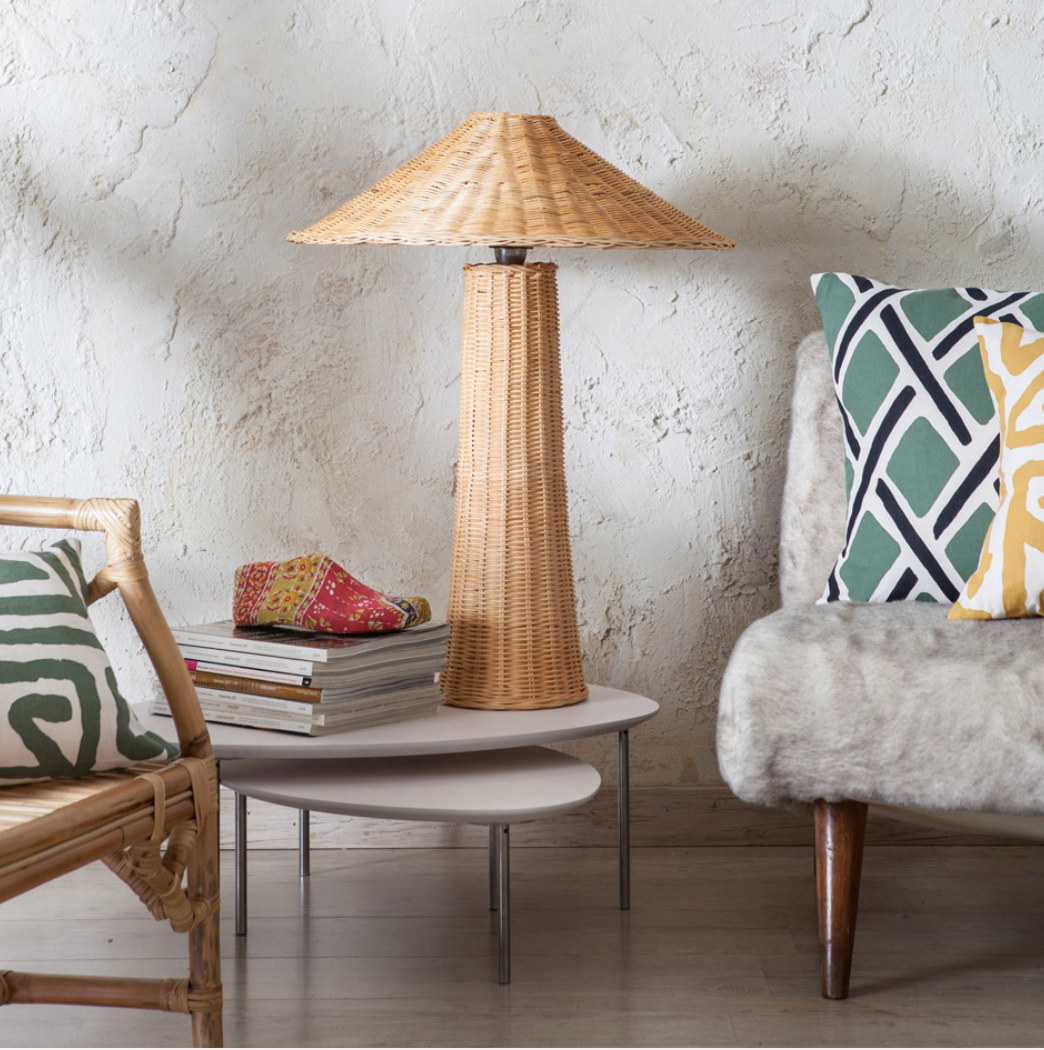 HINTSDECO Επιτραπέζιο Φωτιστικό Επιτραπέζιο Φωτιστικό DUTA Rattan/Μέταλλο 18x18xΗ63cm Αμπαζούρ 55x55x18 cm E27 Max 60W Hintsdeco Collection