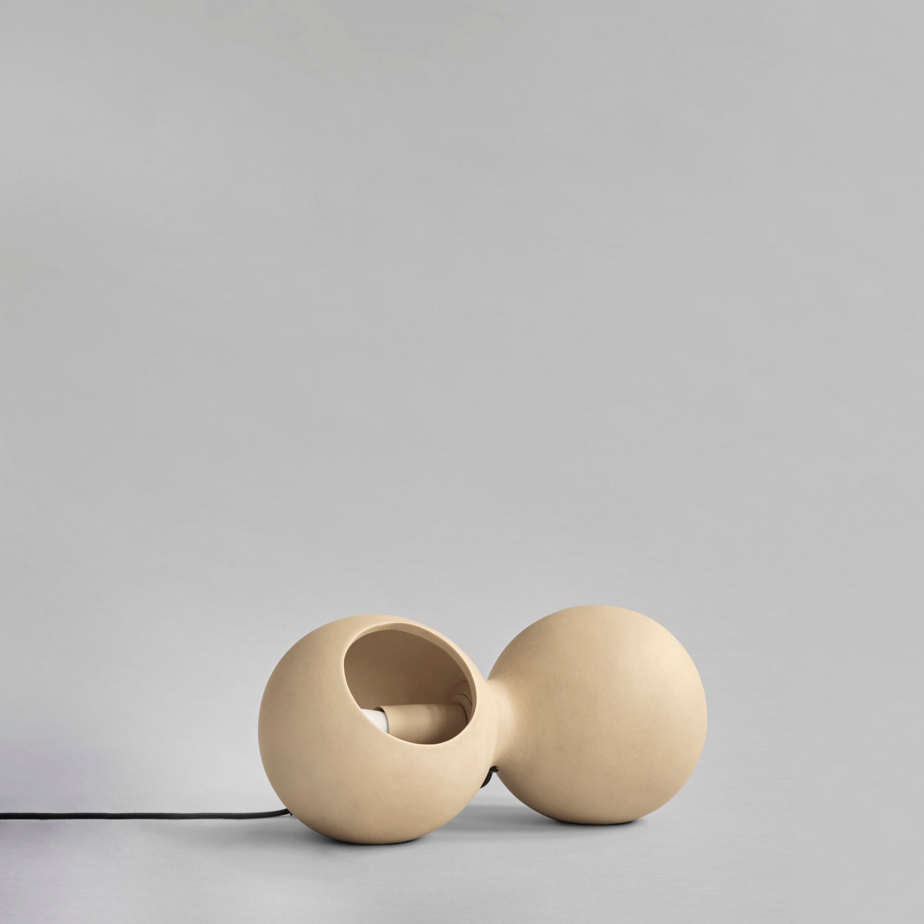 Επιτραπέζιο Φωτιστικό Le Deux / Κεραμικό / Sand H14,5 cm x W15 cm x L32 cm 101 COPENHAGEN