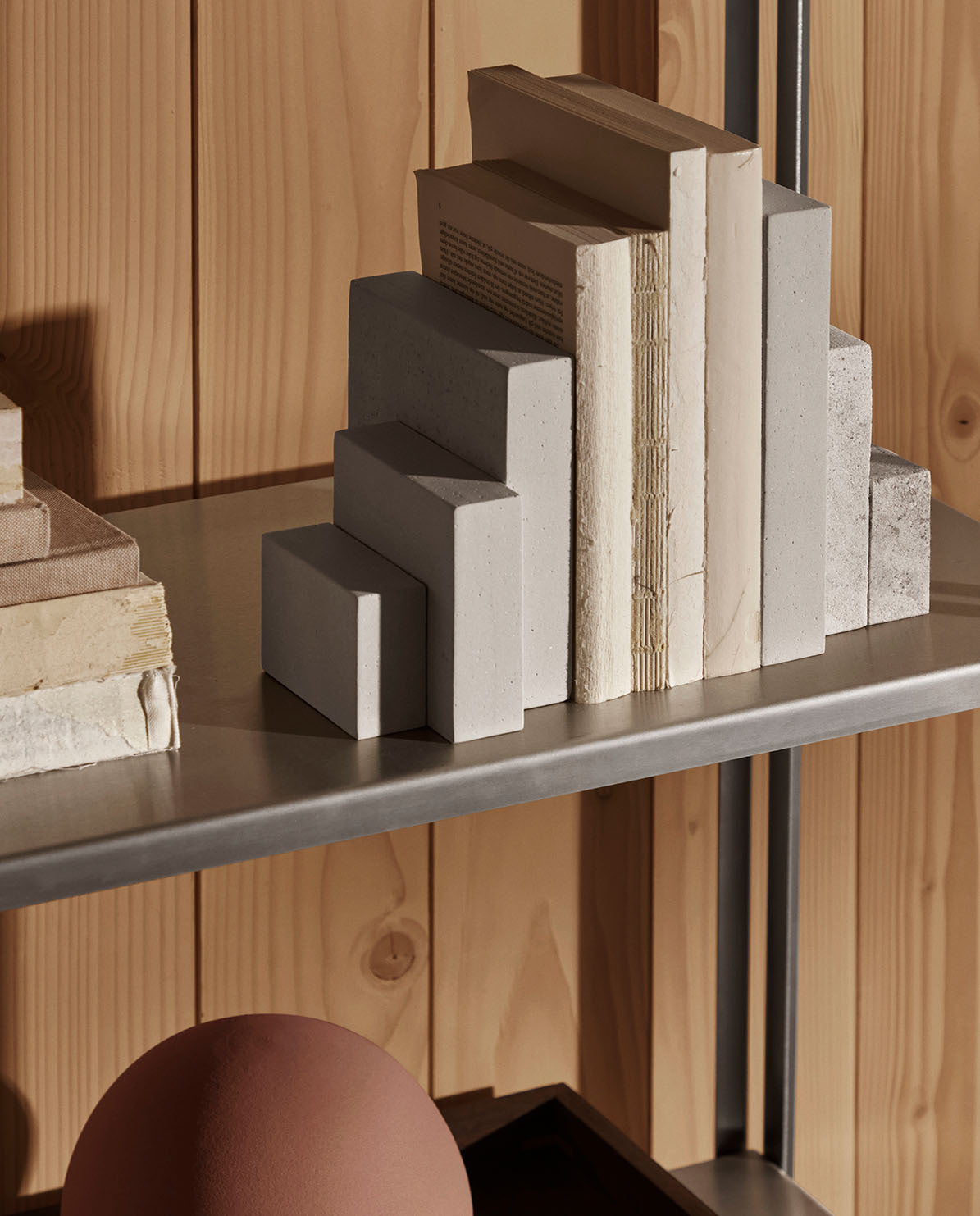 KRISTINA DAM studio Γλυπτό Γλυπτο Bookend Ψαμμίτης/Honeycomb Μάρμαρο Εκρού W18XD14.5XH20 cm KRISTINA DAM studio