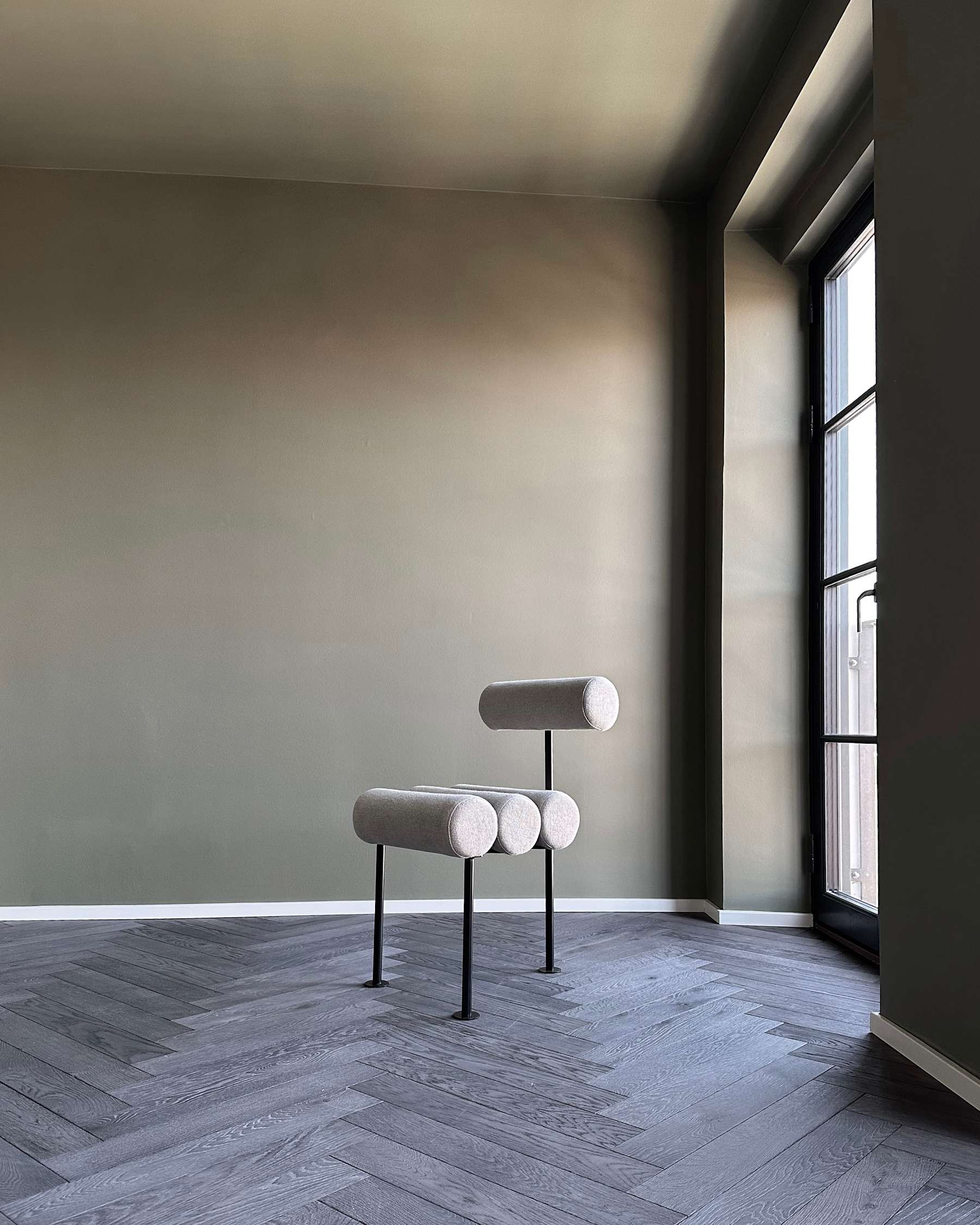 101 COPENHAGEN Καρέκλα Καρέκλα Τραπεζαρίας Hiro Ματ Μαύρος Σκελετός Ατσάλι / Λινό Ύφασμα Απόχρωση Sand L42 x W55 x H76 cm 101 COPENHAGEN