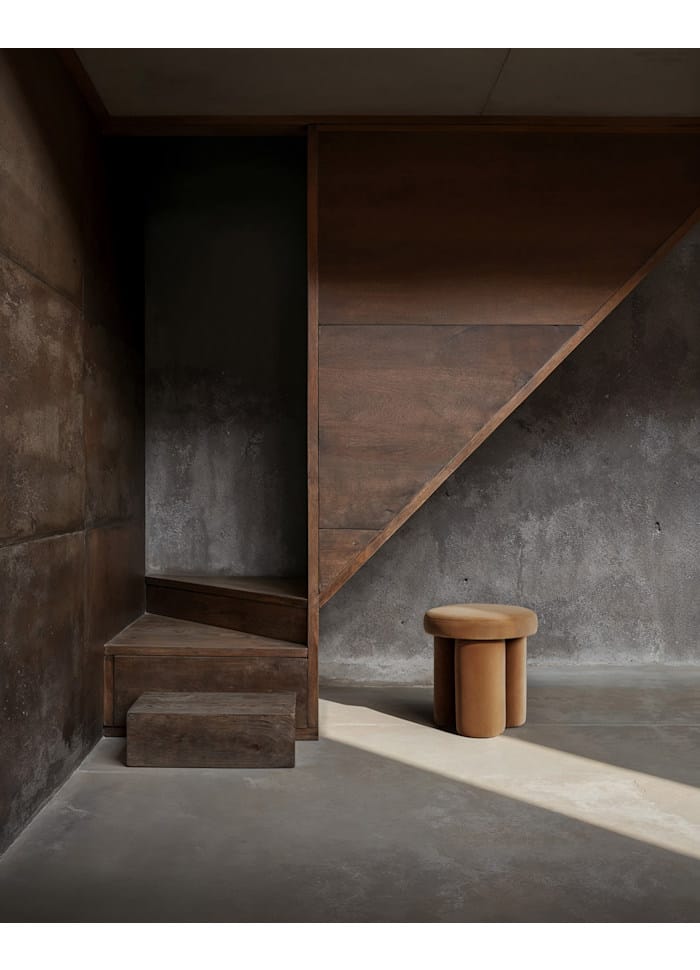 Σκαμπό Big Foot Stool Μπεζ Desert Velvet 43x38cm 101 COPENHAGEN