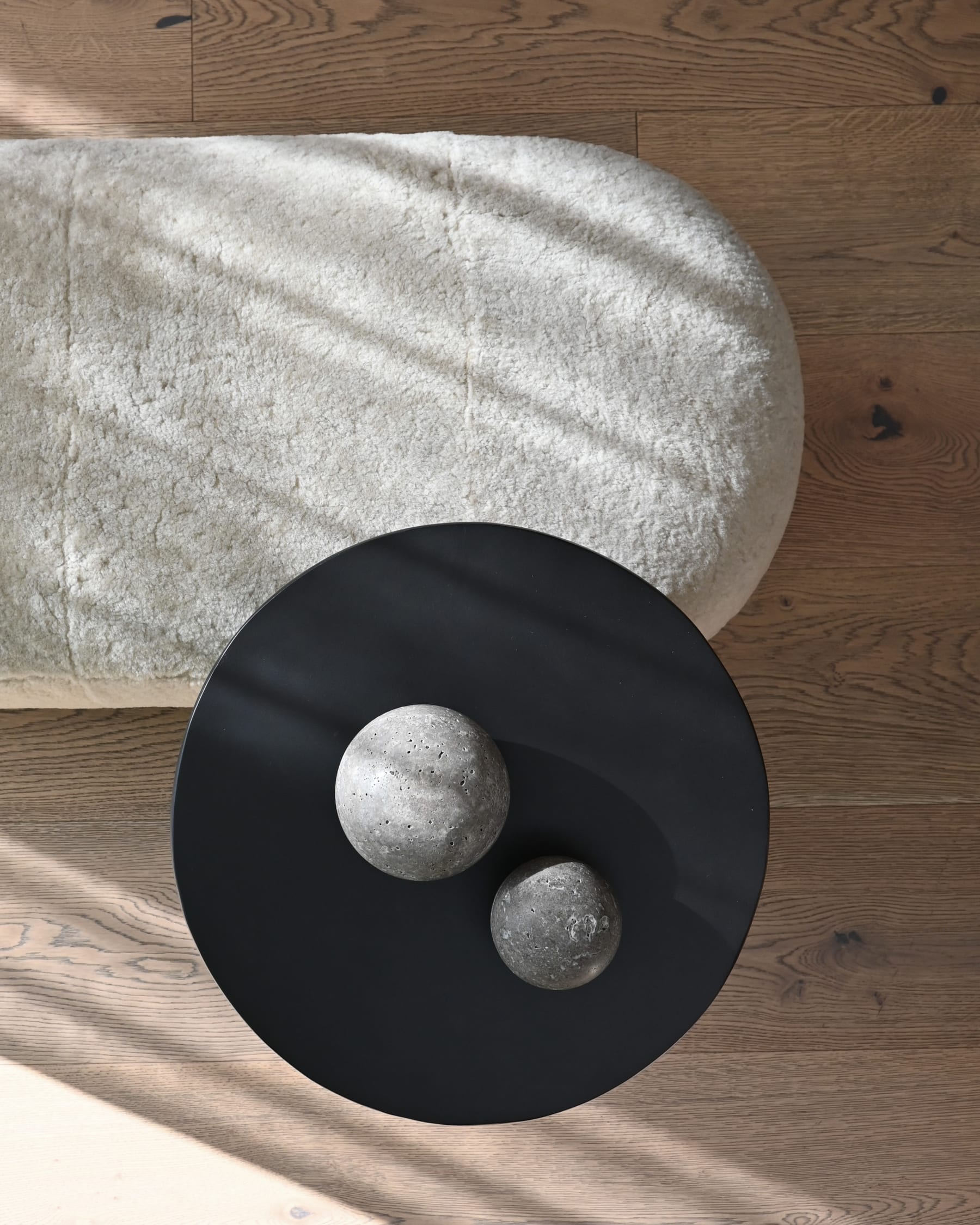 Σκαμπό Big Foot Sandshell (Sheepskin) L120 cm x W40 cm x H45 cm 101 COPENHAGEN