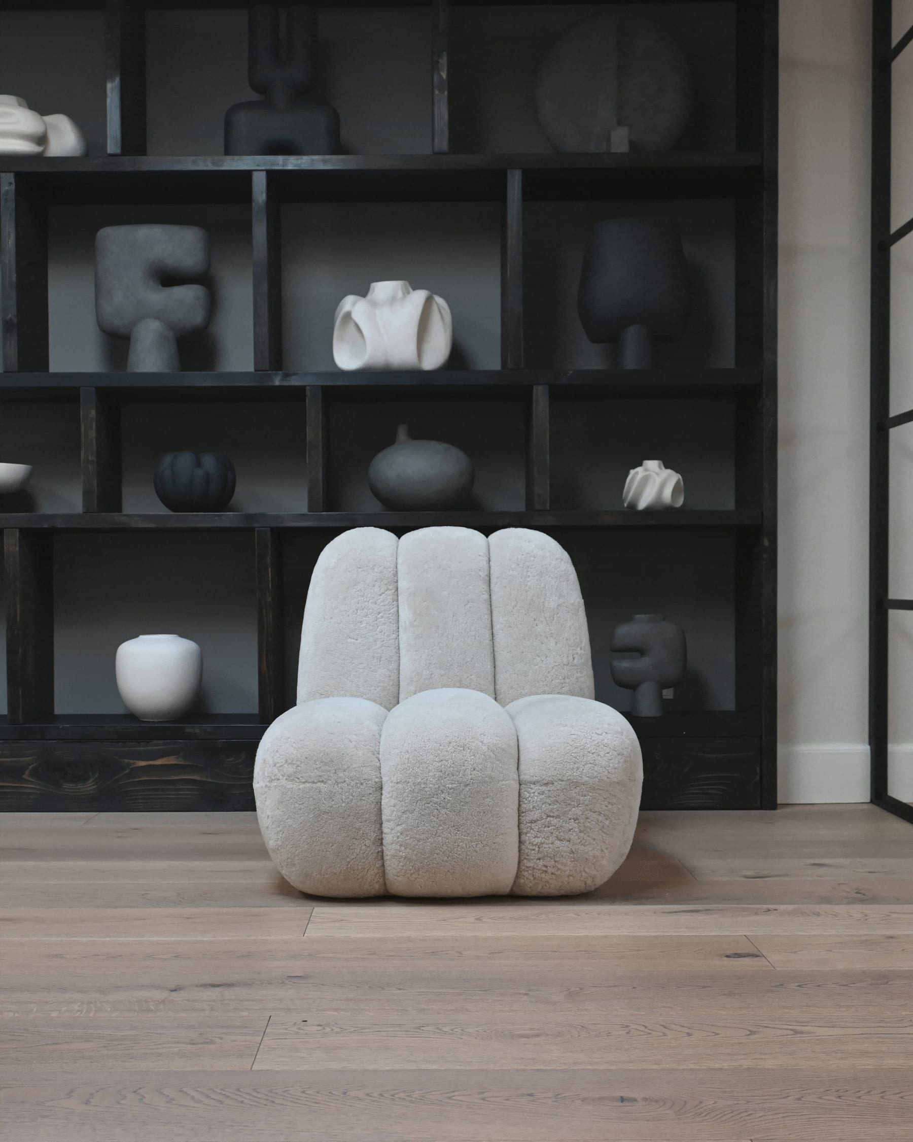 Πολυθρόνα Toe Chair / Sandshell / Sheepskin H72 cm x W80 cm x L70 cm 101 COPENHAGEN