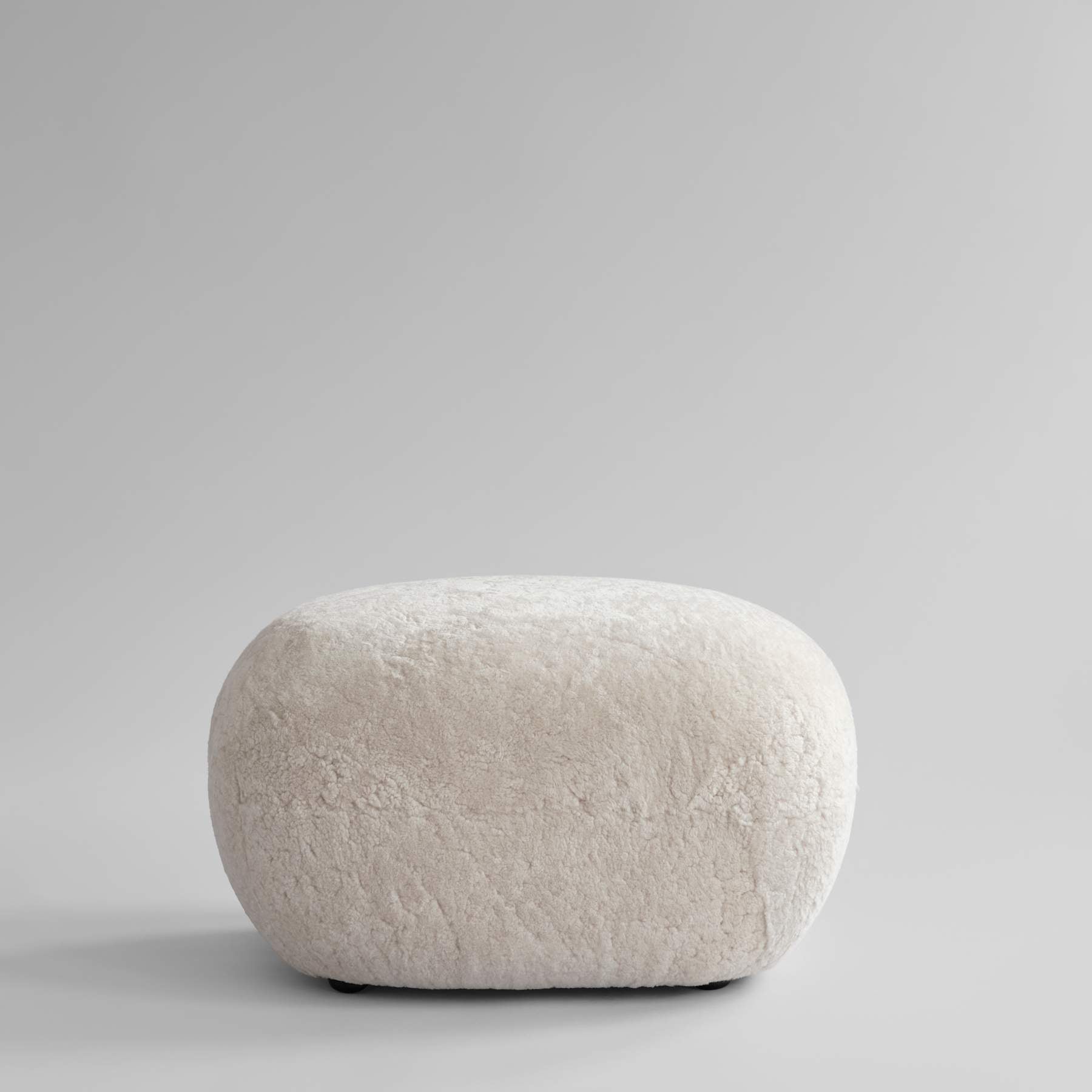 Σκαμπό Toe / Sandshell / Sheepskin L60 x W45 x H37 101 COPENHAGEN