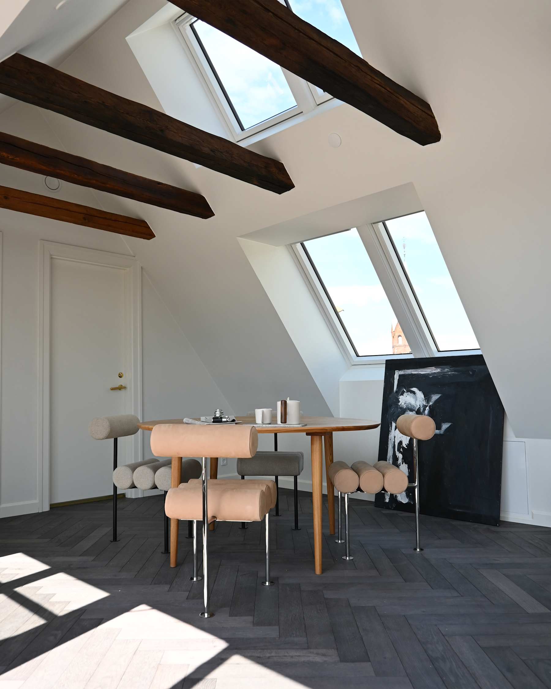 101 COPENHAGEN Καρέκλα Καρέκλα Τραπεζαρίας Hiro Ανοξείδωτο Ατσάλι / Δέρμα Nubuck L42 x W55 x H76 cm 101 COPENHAGEN