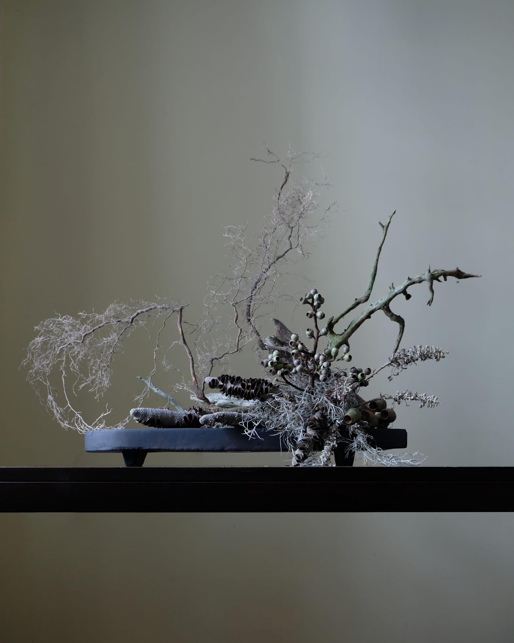 101 COPENHAGEN Διακοσμητική Πιατέλα Διακοσμητικός Δίσκος Geta Tray Σκούρο Καφέ Ινώδες Σκυρόδεμα  H6,4xW18xL55cm 101 COPENHAGEN