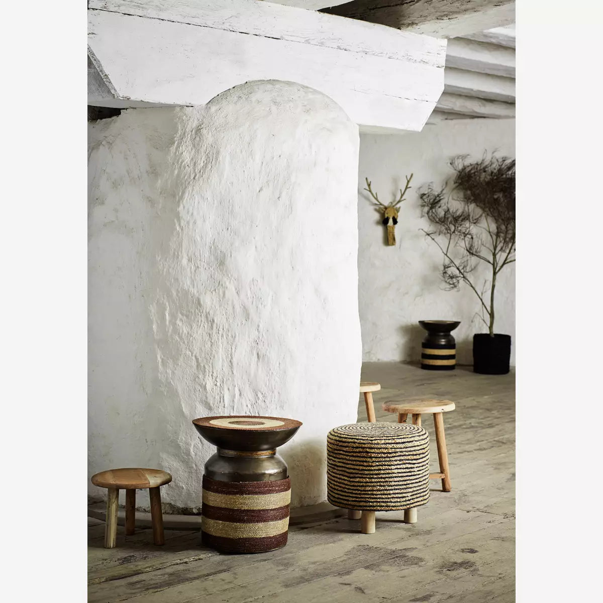 MADAM STOLTZ Σκαμπό Σκαμπό Μεταλλικό/Γρασίδι Moonj Καφέ/Μπέζ D:41x45 cm MADAM STOLTZ