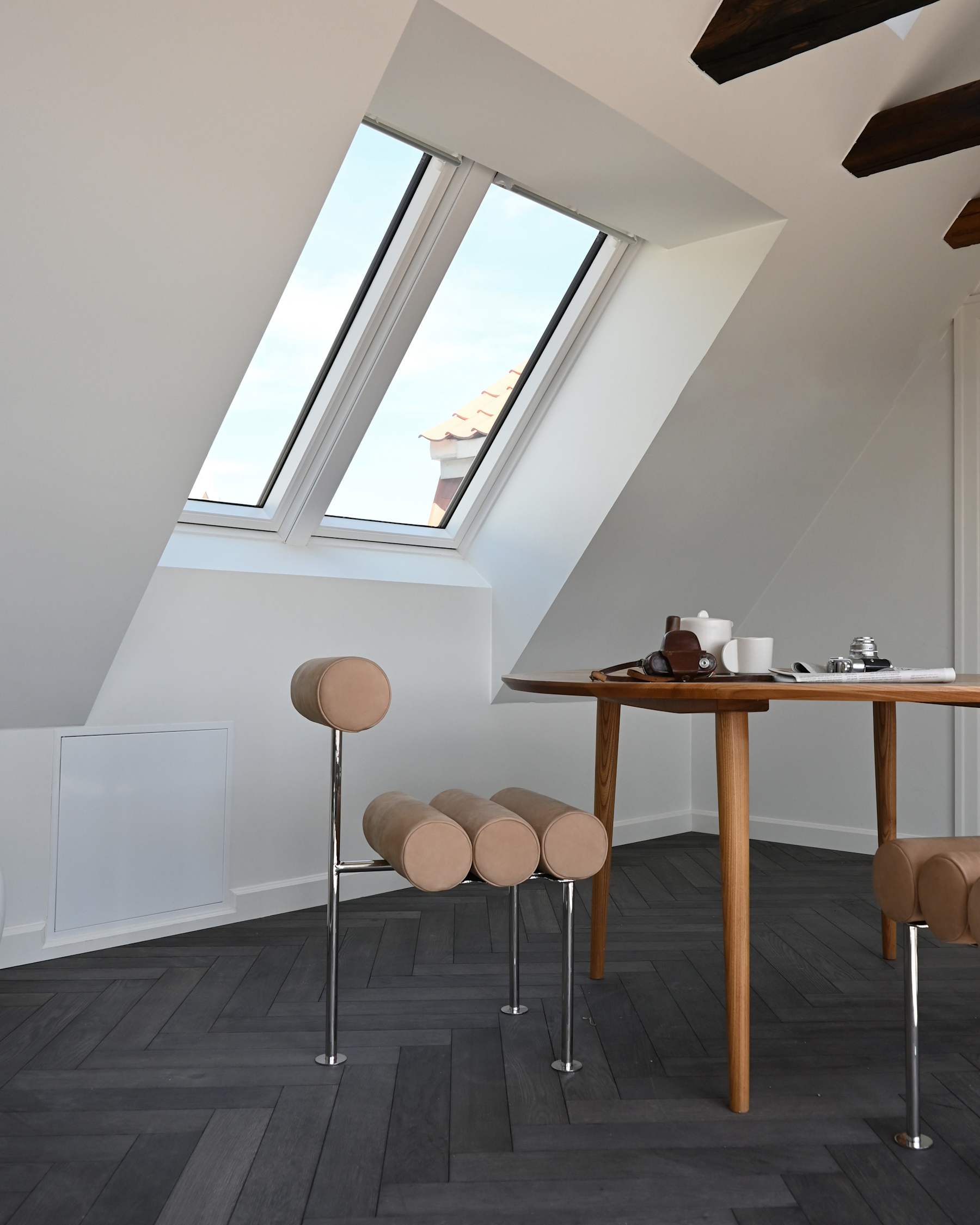 Καρέκλα Τραπεζαρίας Hiro - Ανοξείδωτο Ατσάλι Δέρμα Nubuck H76 x W55 x L42 cm 101 COPENHAGEN