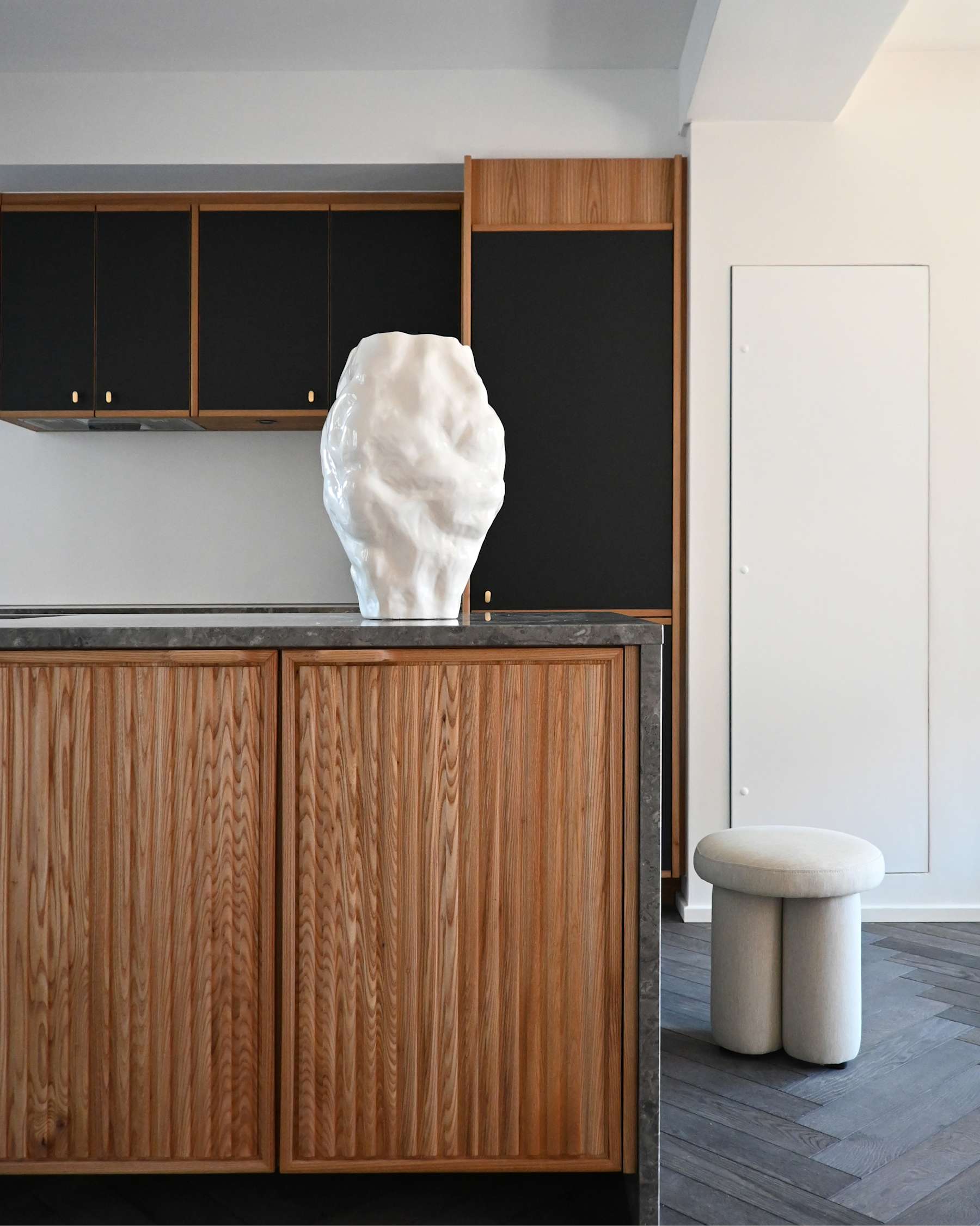 101 COPENHAGEN ΒΑΖΟ Βάζο Katachi Big / Κεραμικό / Γυαλιστερό Φινίρισμα Birch L33.5 / W33.5 / H50 CM 101 COPENHAGEN