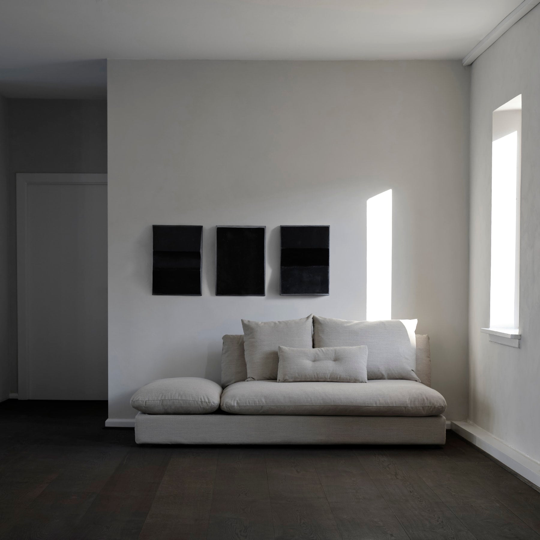 101 COPENHAGEN Γλυπτό Διακοσμητικό Γλυπτό Τοίχου Face Mini Μαύρο/Καφέ Σκυρόδεμα H52 cm x W10 cm x L37,5 cm 101 COPENHAGEN