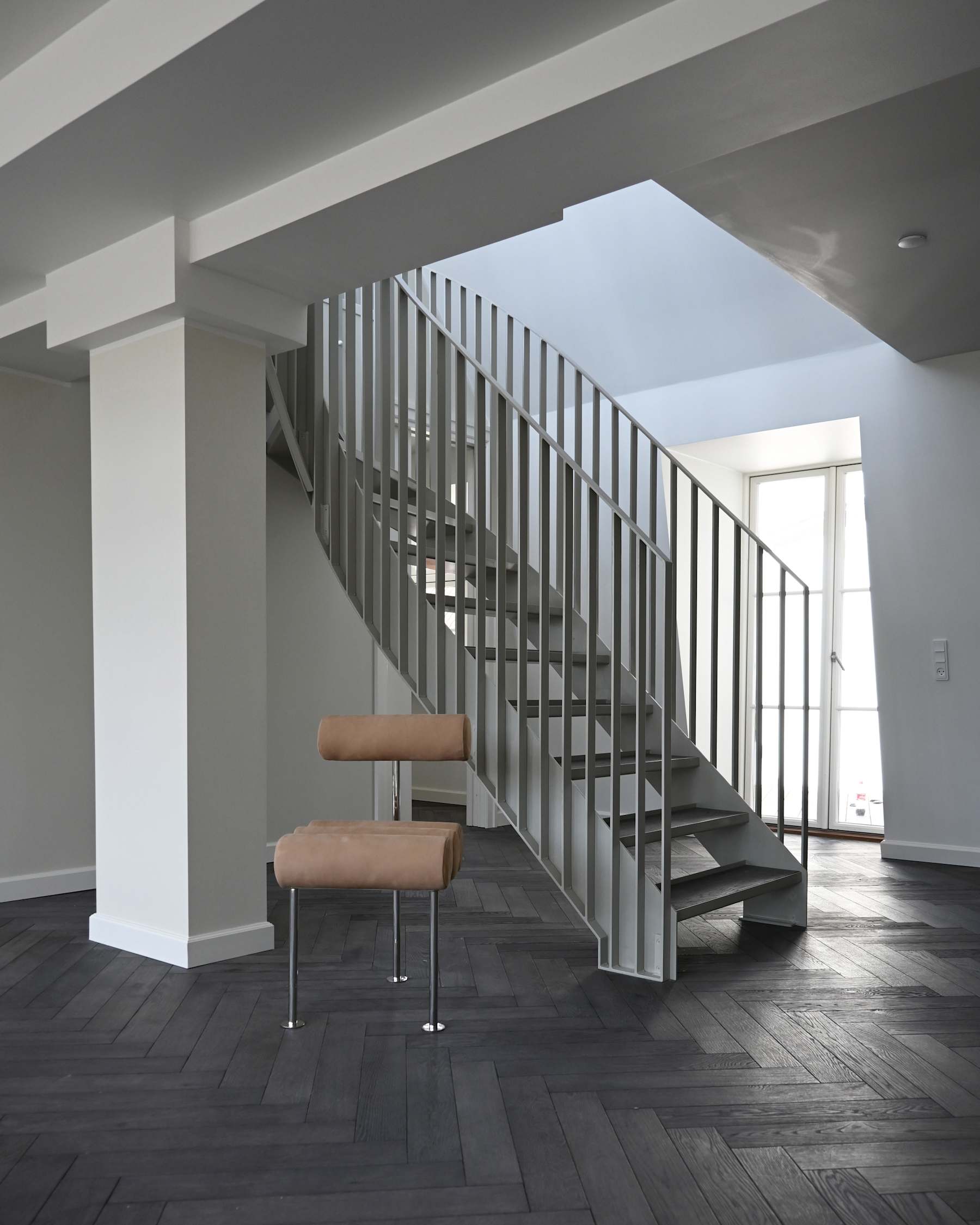 Καρέκλα Τραπεζαρίας Hiro - Ανοξείδωτο Ατσάλι Δέρμα Nubuck H76 x W55 x L42 cm 101 COPENHAGEN