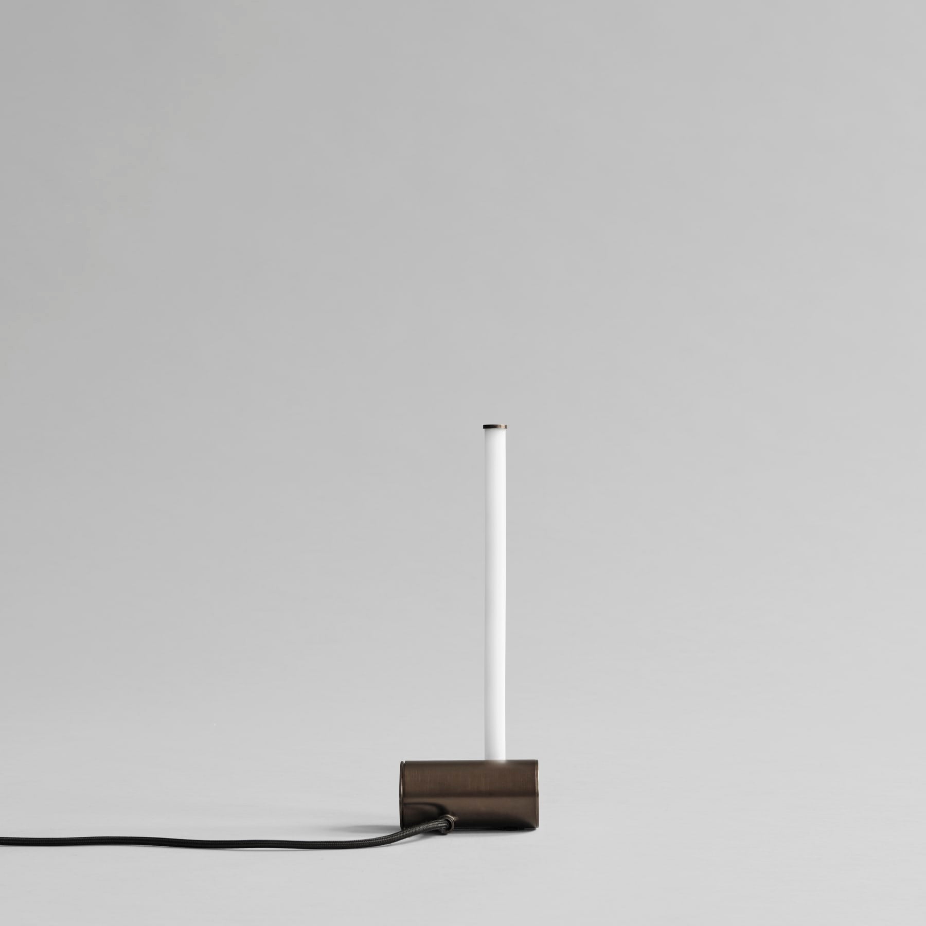 Επιτραπέζιο Φωτιστικό Stick - Μπρούντζος Λευκό Ακρυλικό H30,5 x W6,1 x L10 cm 101 COPENHAGEN