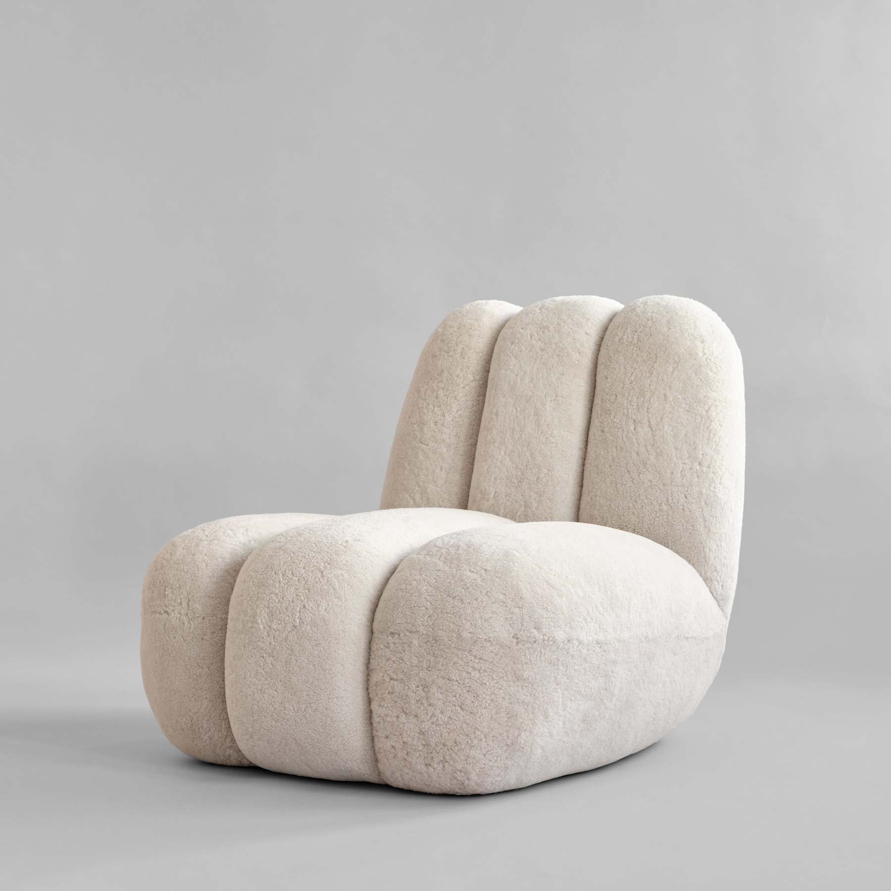 Πολυθρόνα Toe Chair / Sandshell / Sheepskin H72 cm x W80 cm x L70 cm 101 COPENHAGEN