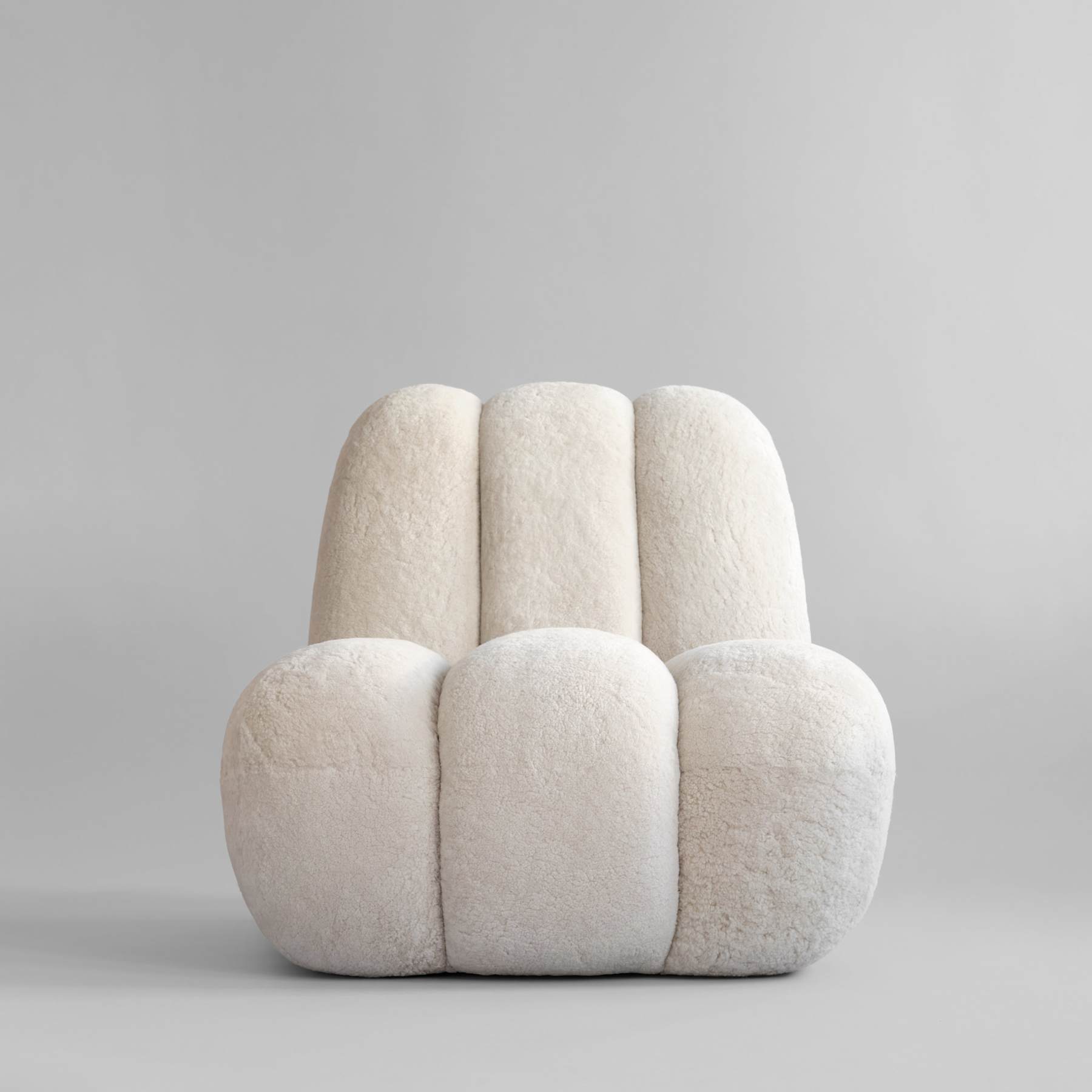 Πολυθρόνα Toe Chair / Sandshell / Sheepskin H72 cm x W80 cm x L70 cm 101 COPENHAGEN