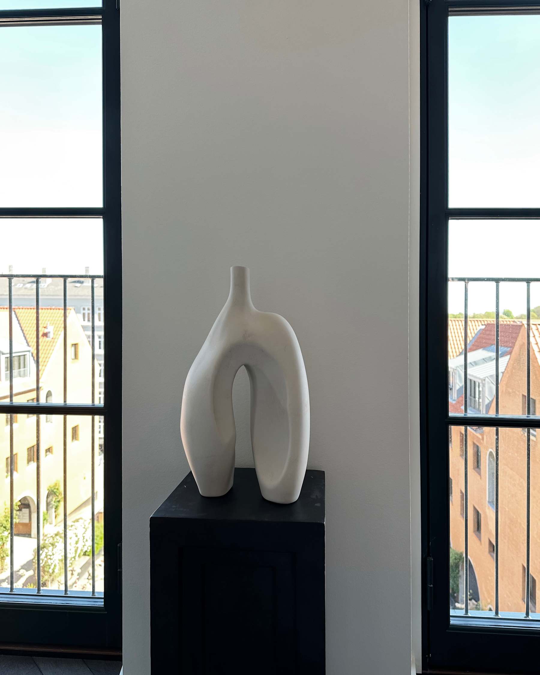 101 COPENHAGEN ΒΑΖΟ Βάζο Ni Medio / Απόχρωση Birch / Κεραμικό L24 / W21 / H43 CM 101 COPENHAGEN