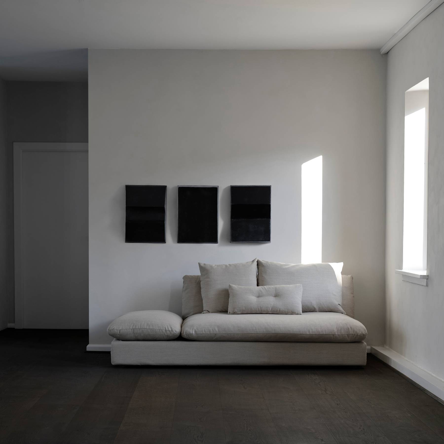 101 COPENHAGEN Γλυπτό Διακοσμητικό Γλυπτό Τοίχου Wave Mini Μαύρο/Καφέ Σκυρόδεμα H52 cm x W10 cm x L37,5 cm 101 COPENHAGEN