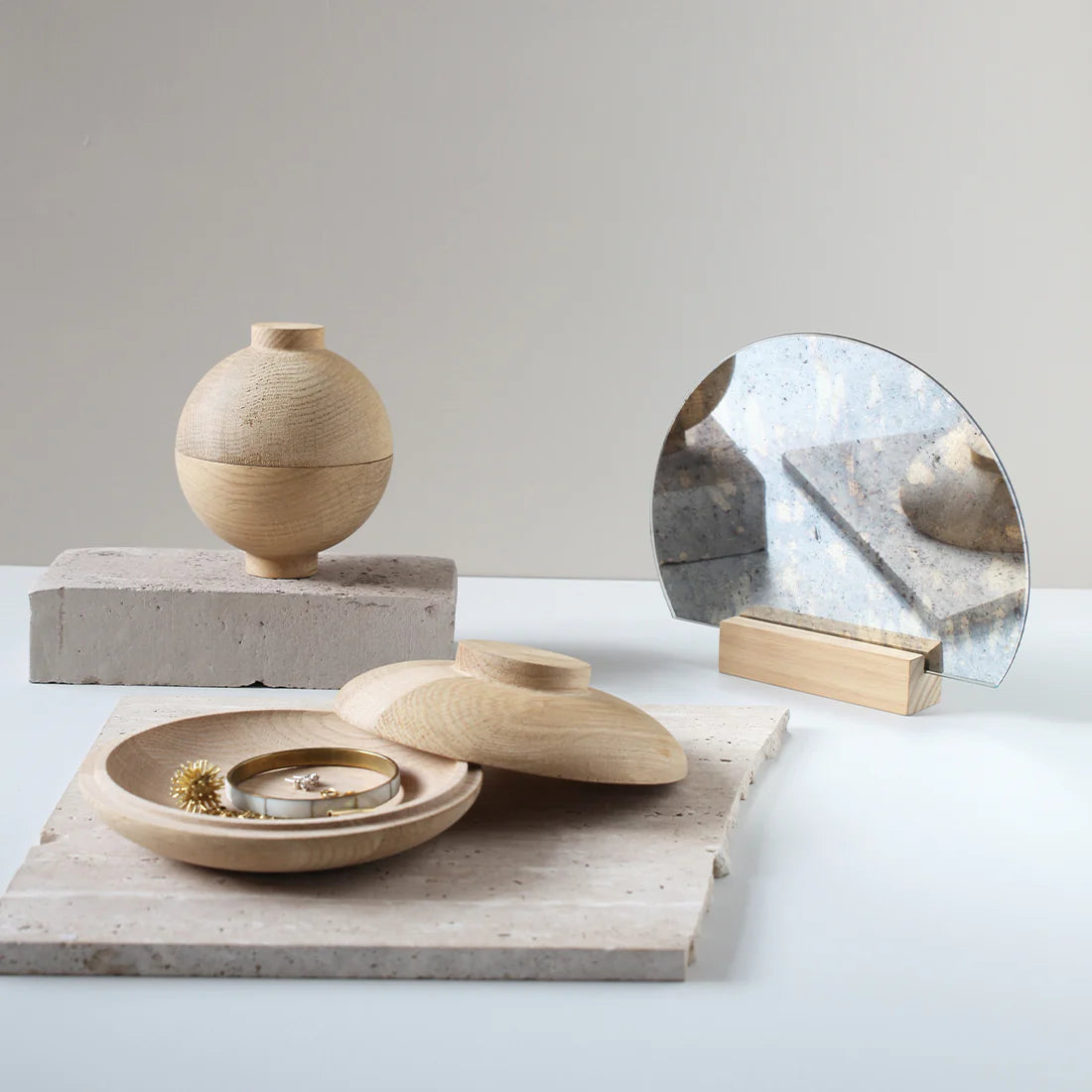 KRISTINA DAM studio Γλυπτό Διακοσμητική Σφαίρα Αποθήκευσης WSP Ξύλο Δρυς Ø12 x H15 cm KRISTINA DAM studio