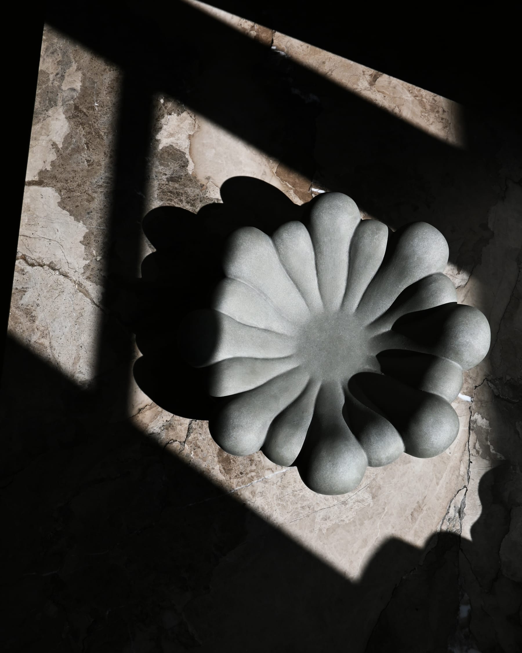 101 COPENHAGEN Διακοσμητικός Δίσκος Δίσκος Bloom, Medio Σκούρο Γκρι 28,5 x 10,5 101 COPENHAGEN