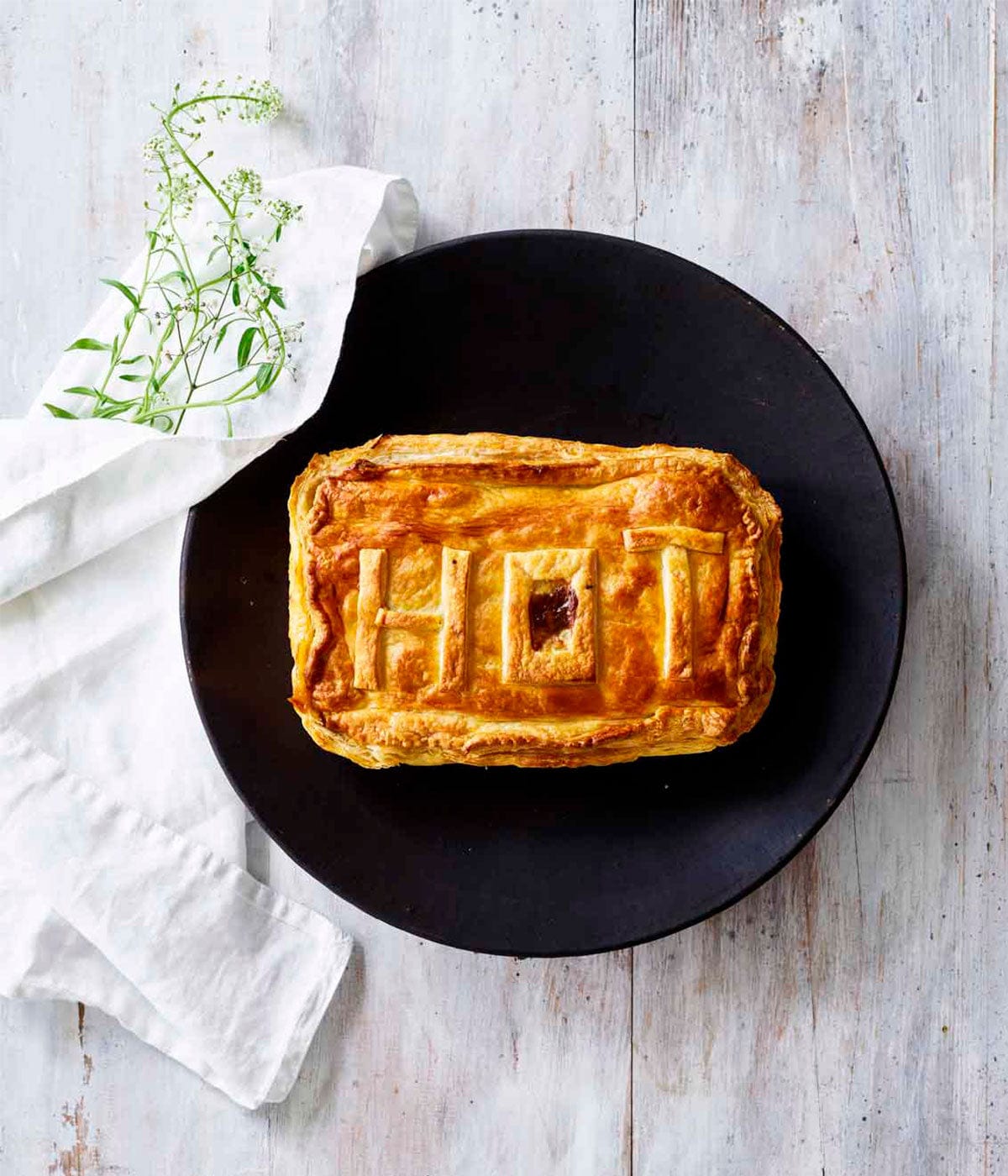 MUUBS Διακοσμητική Πιατέλα Hazel Πυρίμαχη Κεραμική Πιατέλα Καφέ Ρουστίκ Ø32xH5 cmxH5 cm MUUBS