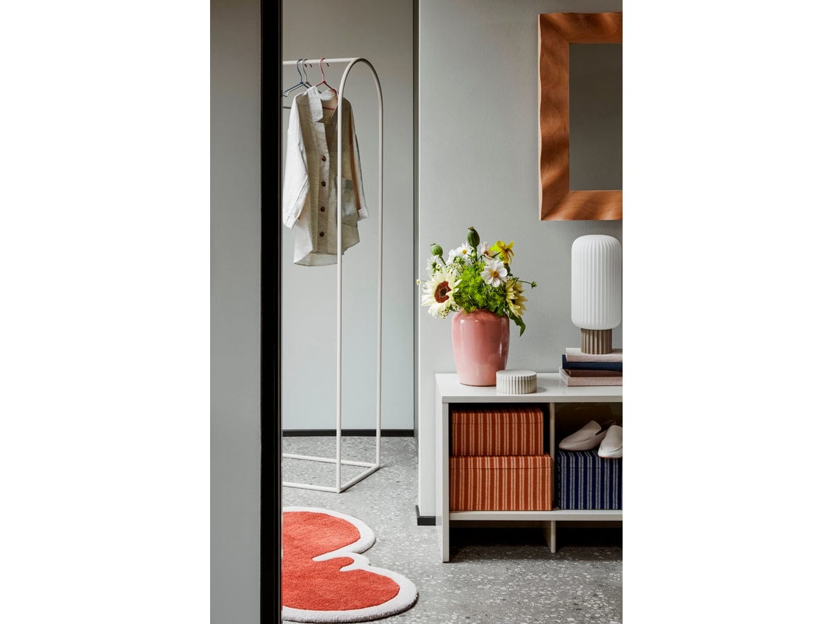 Broste Copenhagen Κρεμάστρα Κρεμάστρα με Καθρέπτη Δαπέδου Archie Rack Άσπρη, Powder Coated Μεταλλική /Mirror Glass W70xD40xH180 cm Broste Copenhagen